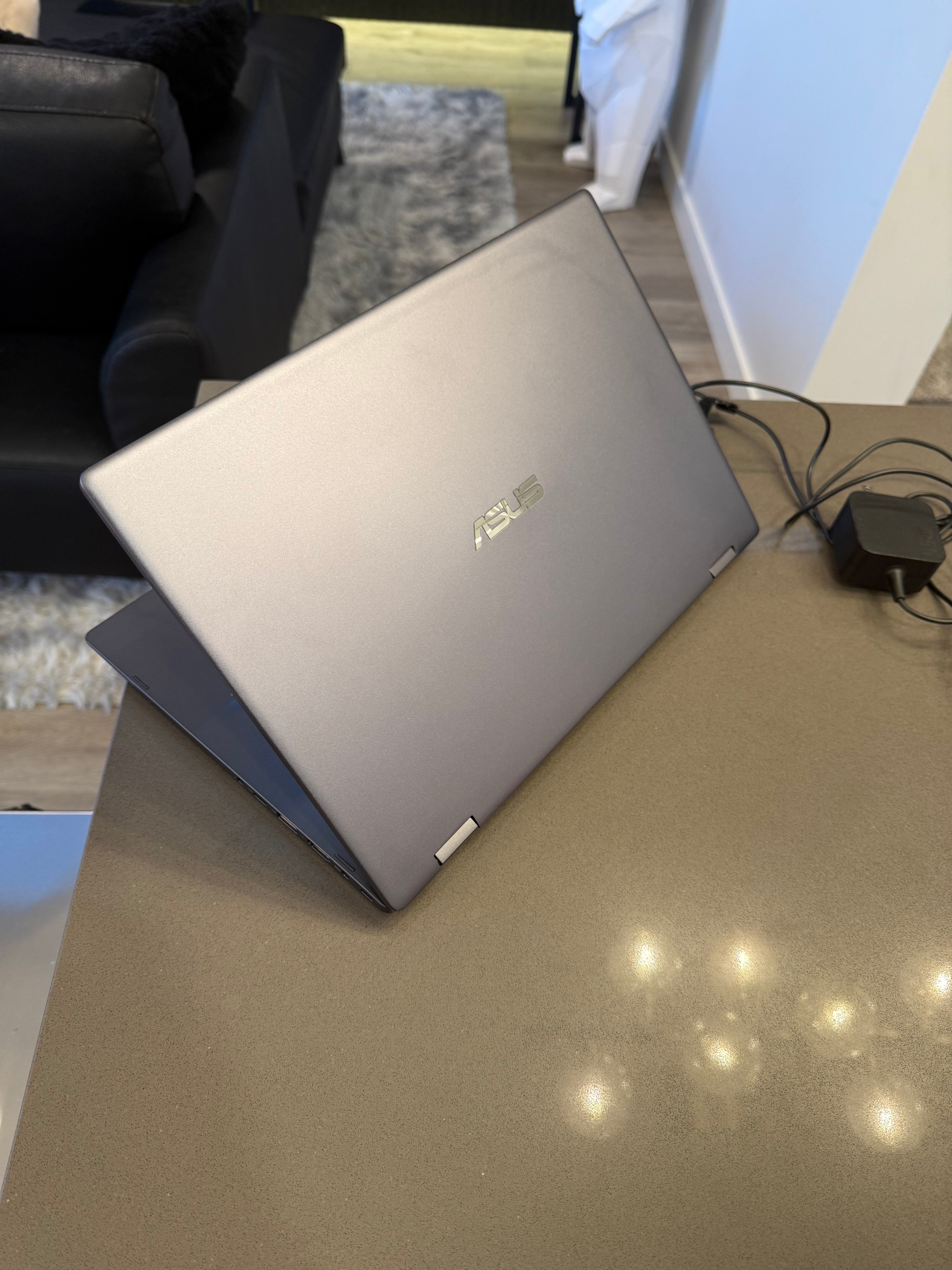 Asus VivoBook Flip Laptop 14" Intel QUAD Core i5-10210U / 12GB RAM 512GB SSD