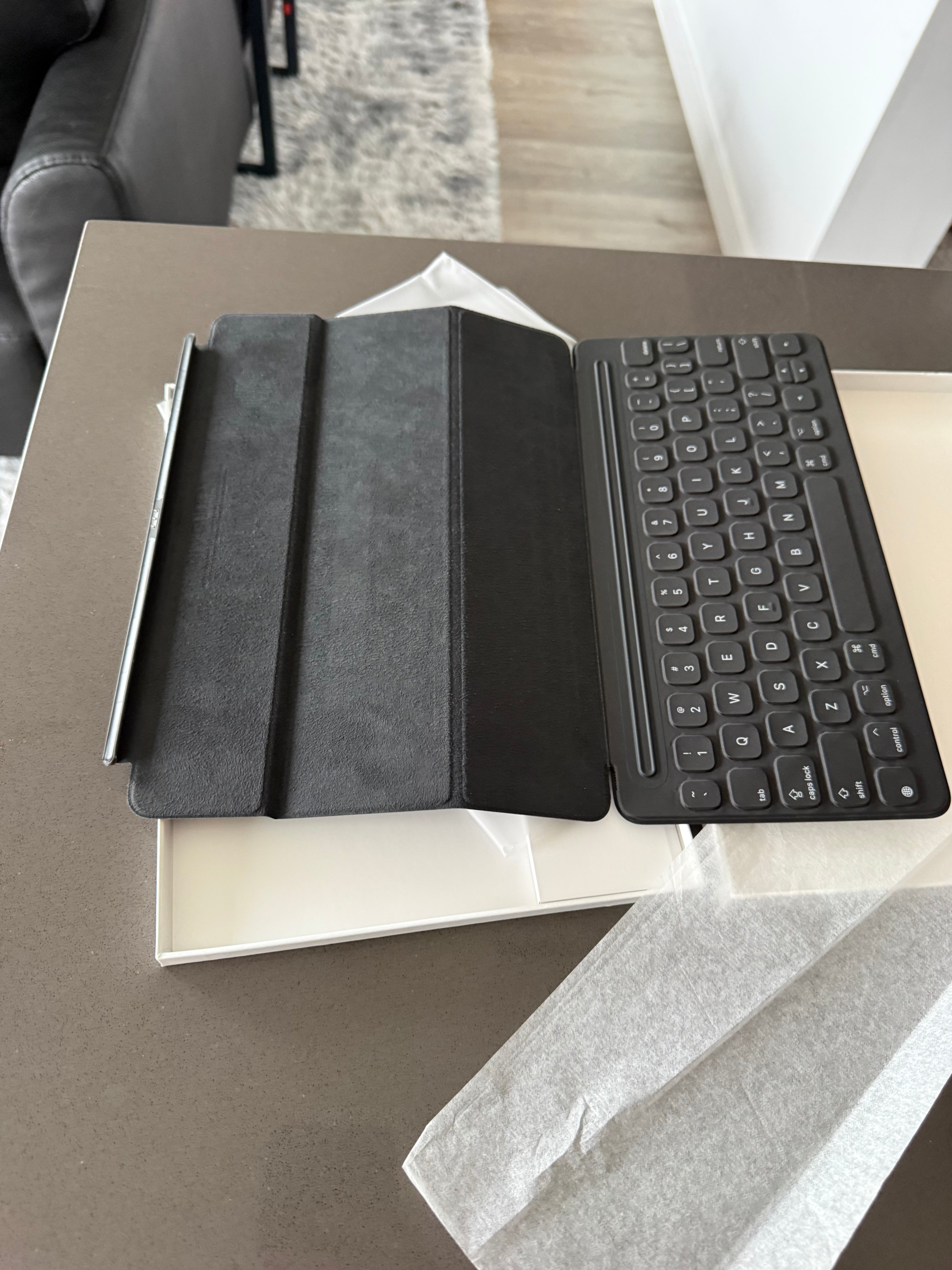 Apple Smart Keyboard for iPad (8th/7th Gen), iPad Air (3rd Gen) &amp; iPad Pro 10.5" - Black - English