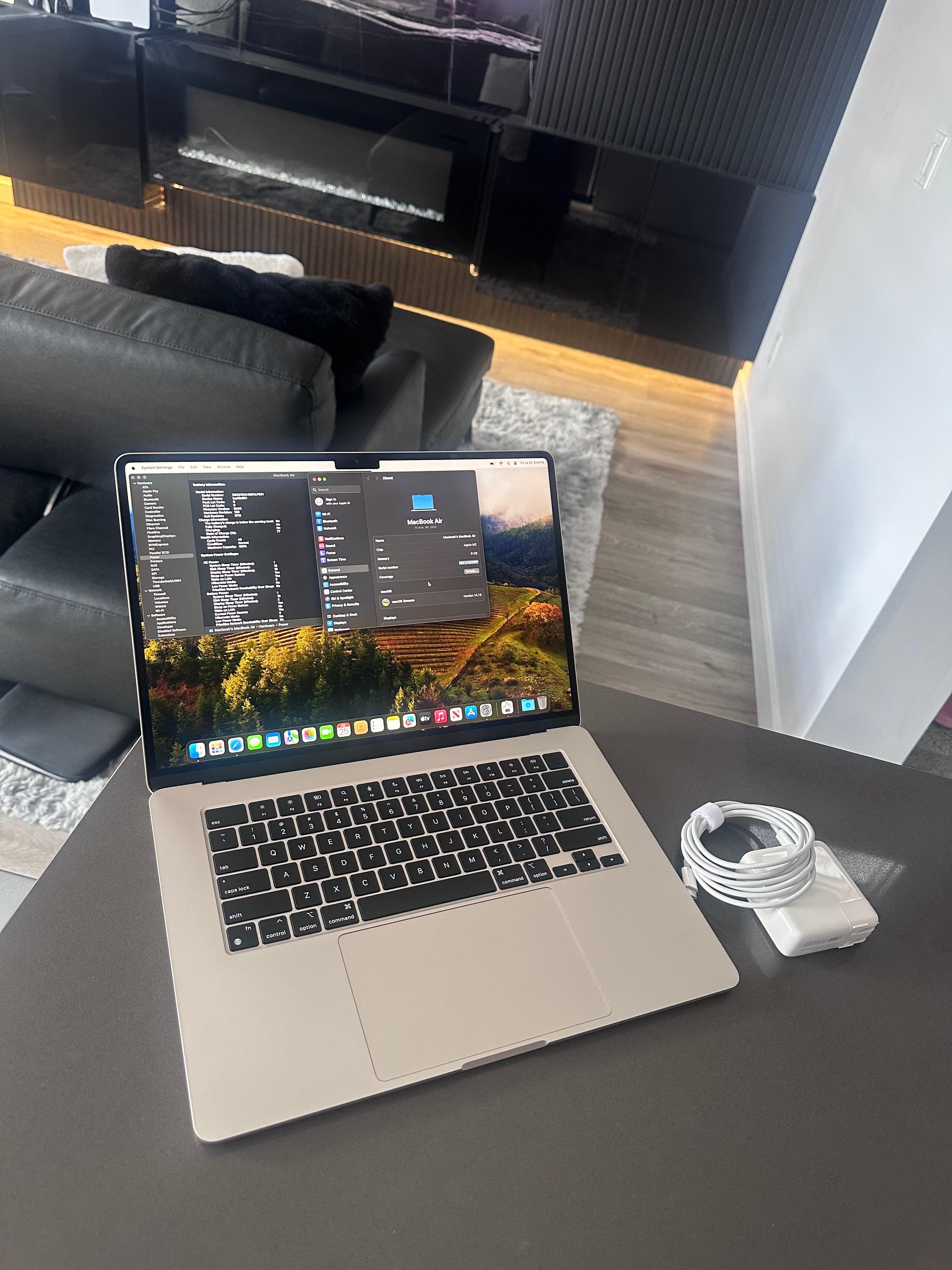 2023 Apple Macbook Air 15" Starlight/ M2 - 8 CORE/100% Battery 100%