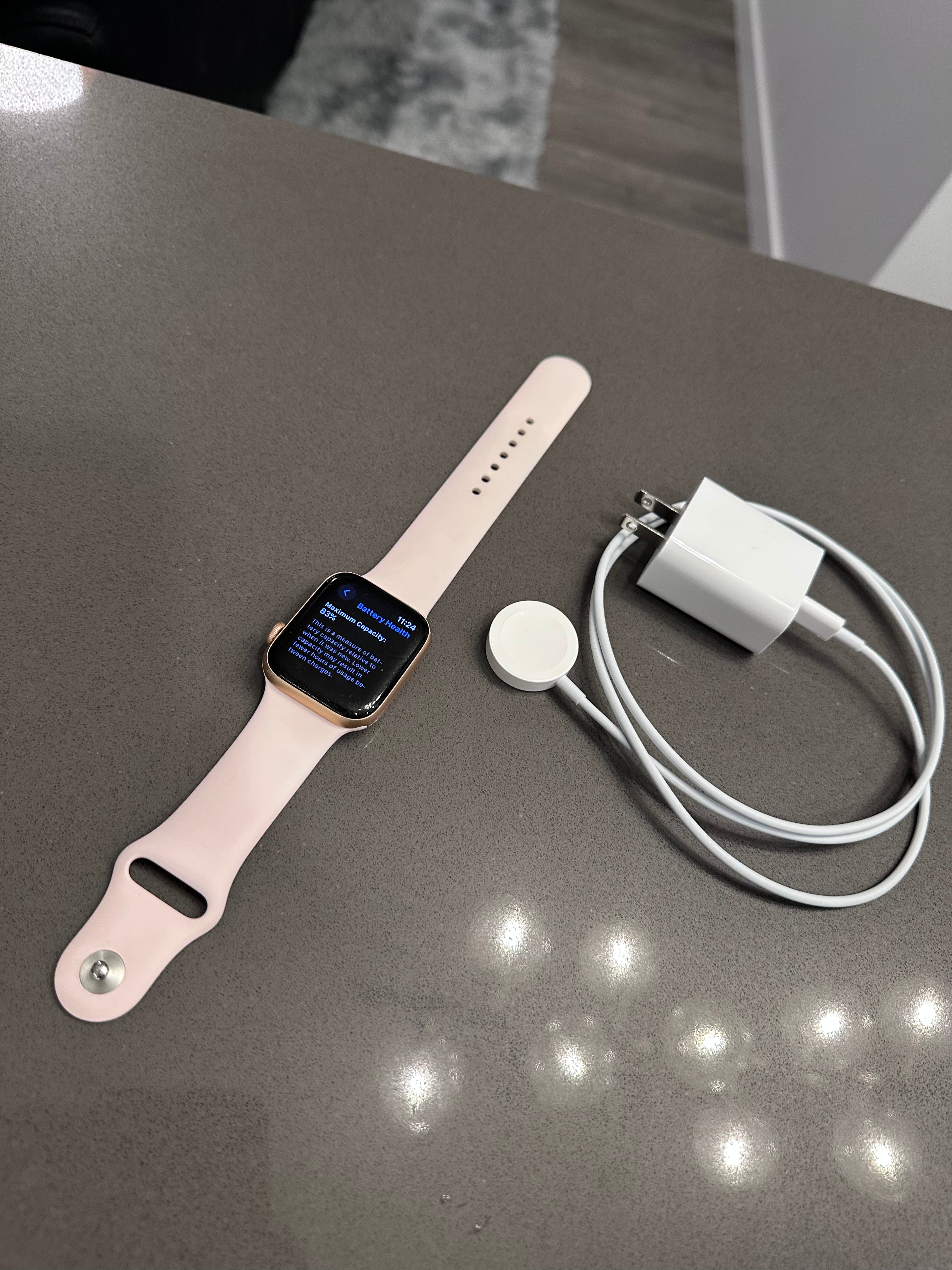 Apple Watch Series 6 44mm Gold/Pink Band+ Charger