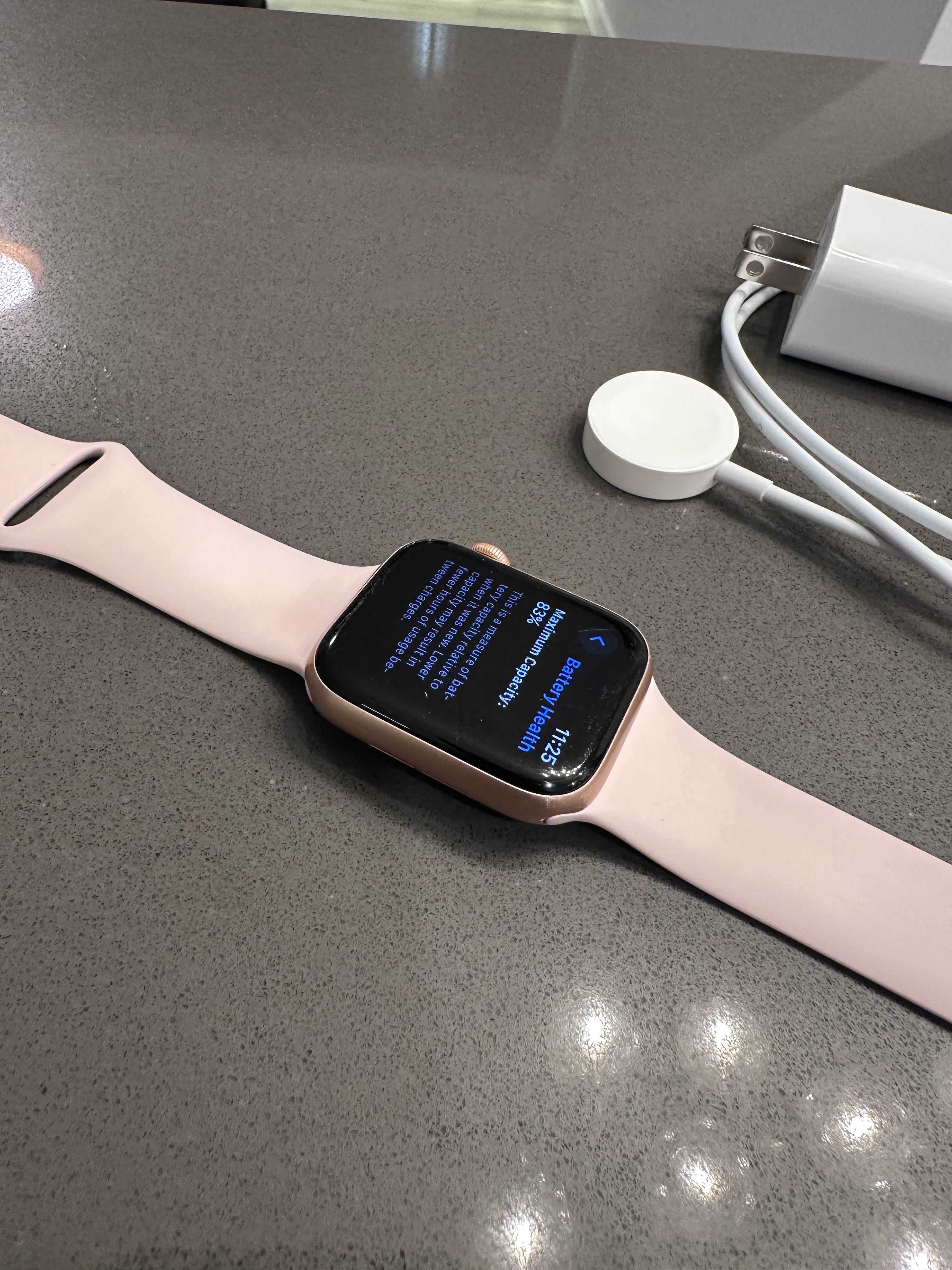 Apple Watch Series 6 44mm Gold/Pink Band+ Charger