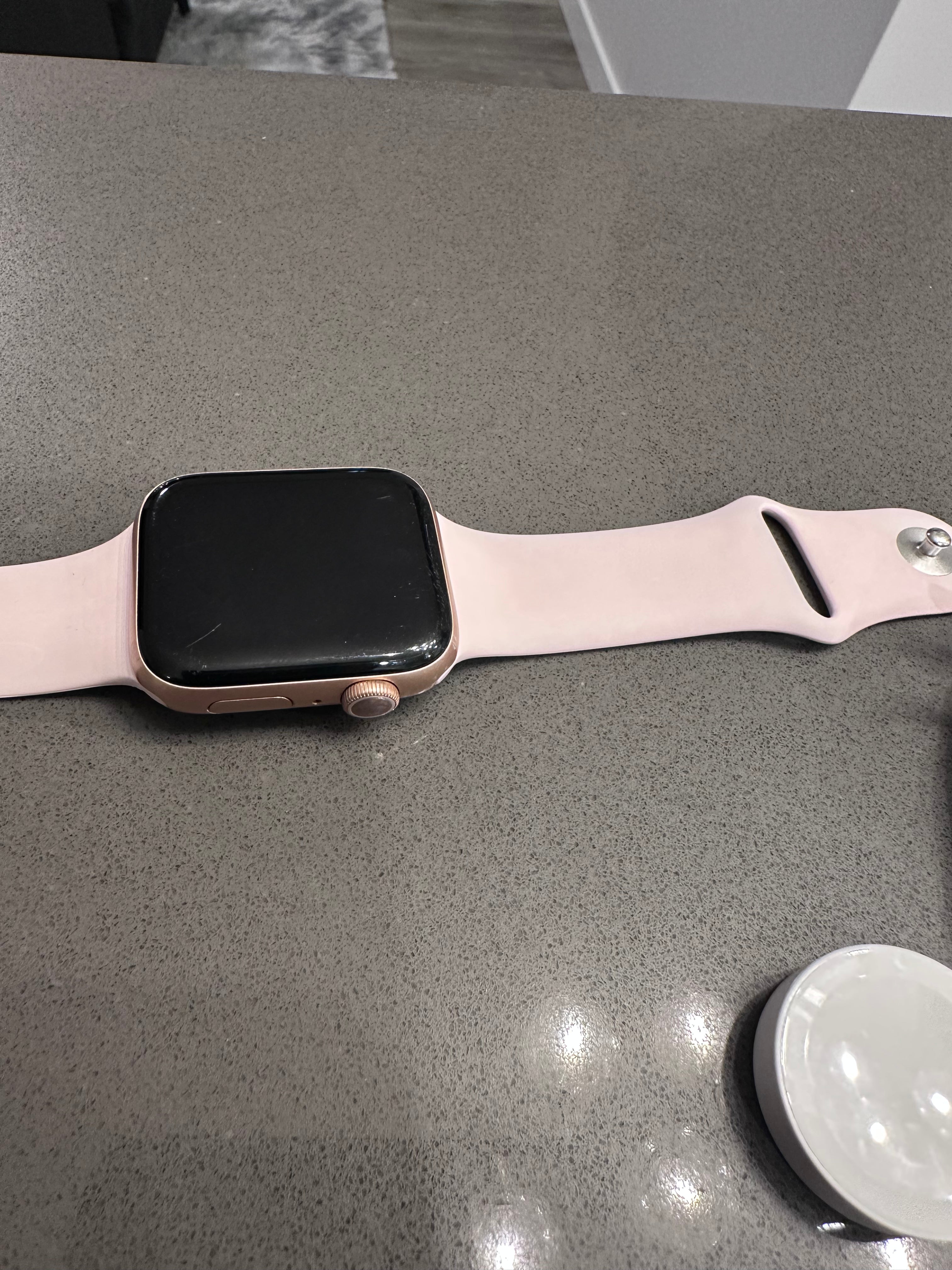 Apple Watch Series 6 44mm Gold/Pink Band+ Charger