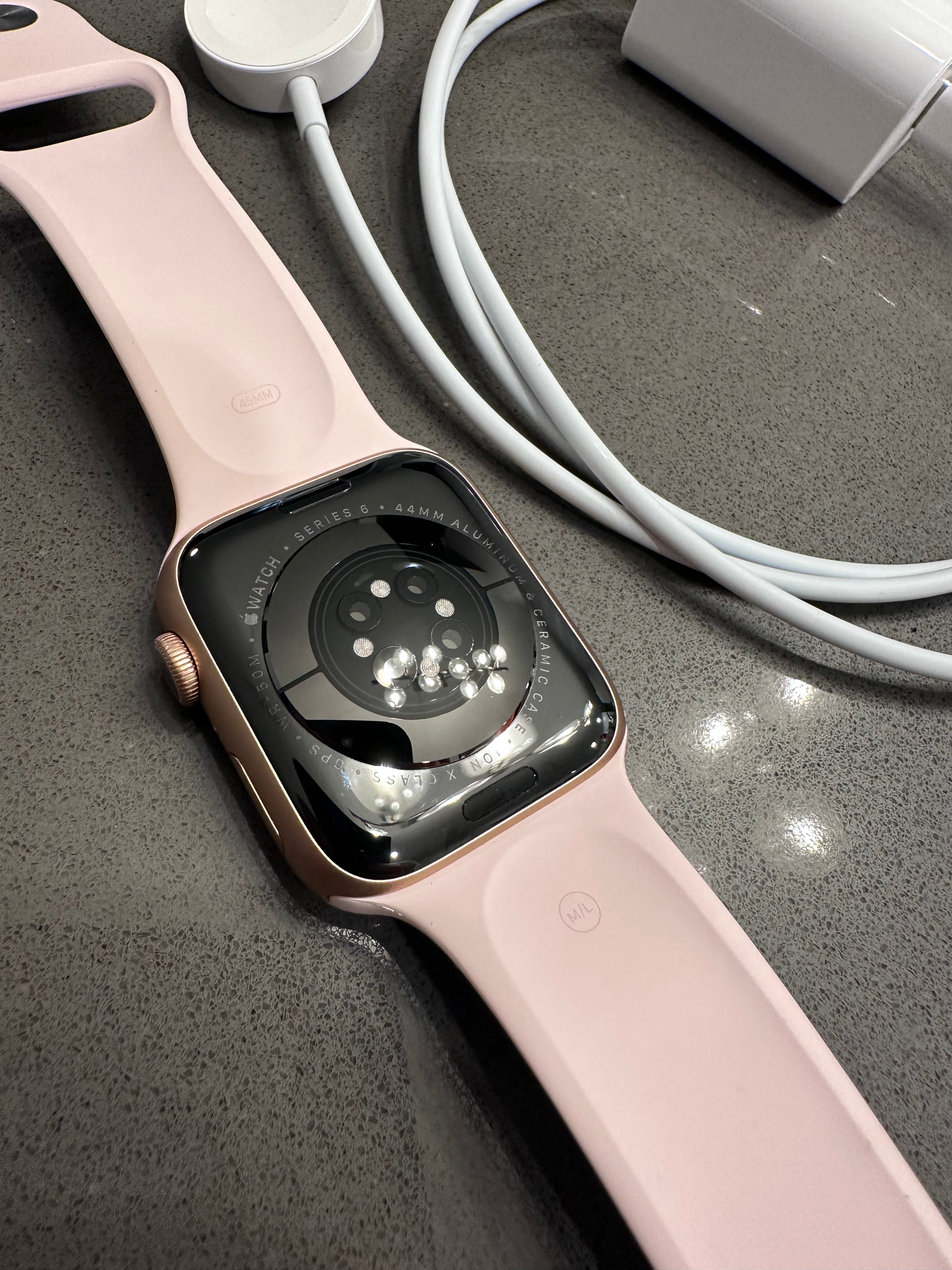 Apple Watch Series 6 44mm Gold/Pink Band+ Charger