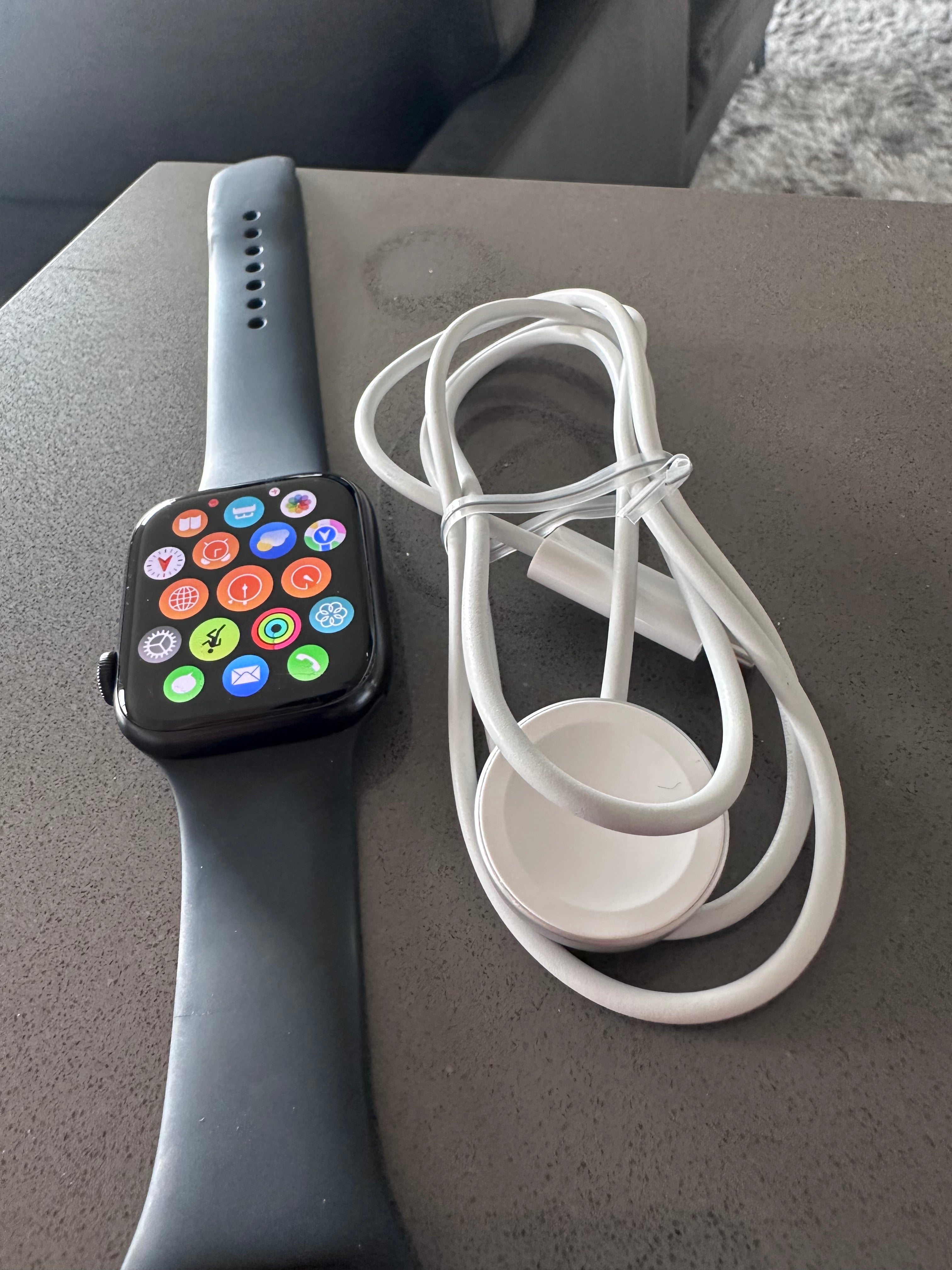 Apple Watch Series 9 (GPS) 45mm Midnight - 96% Batt Health