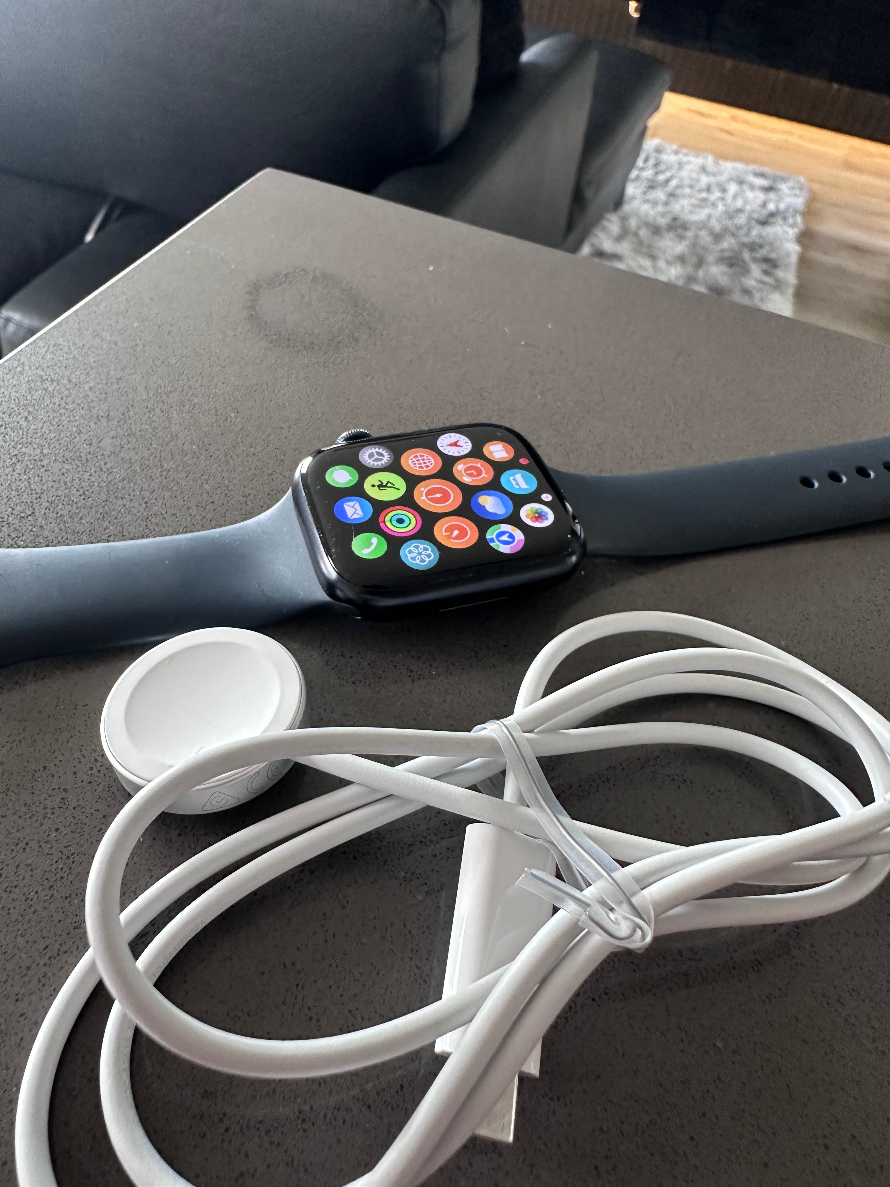 Apple Watch Series 9 (GPS) 45mm Midnight - 96% Batt Health