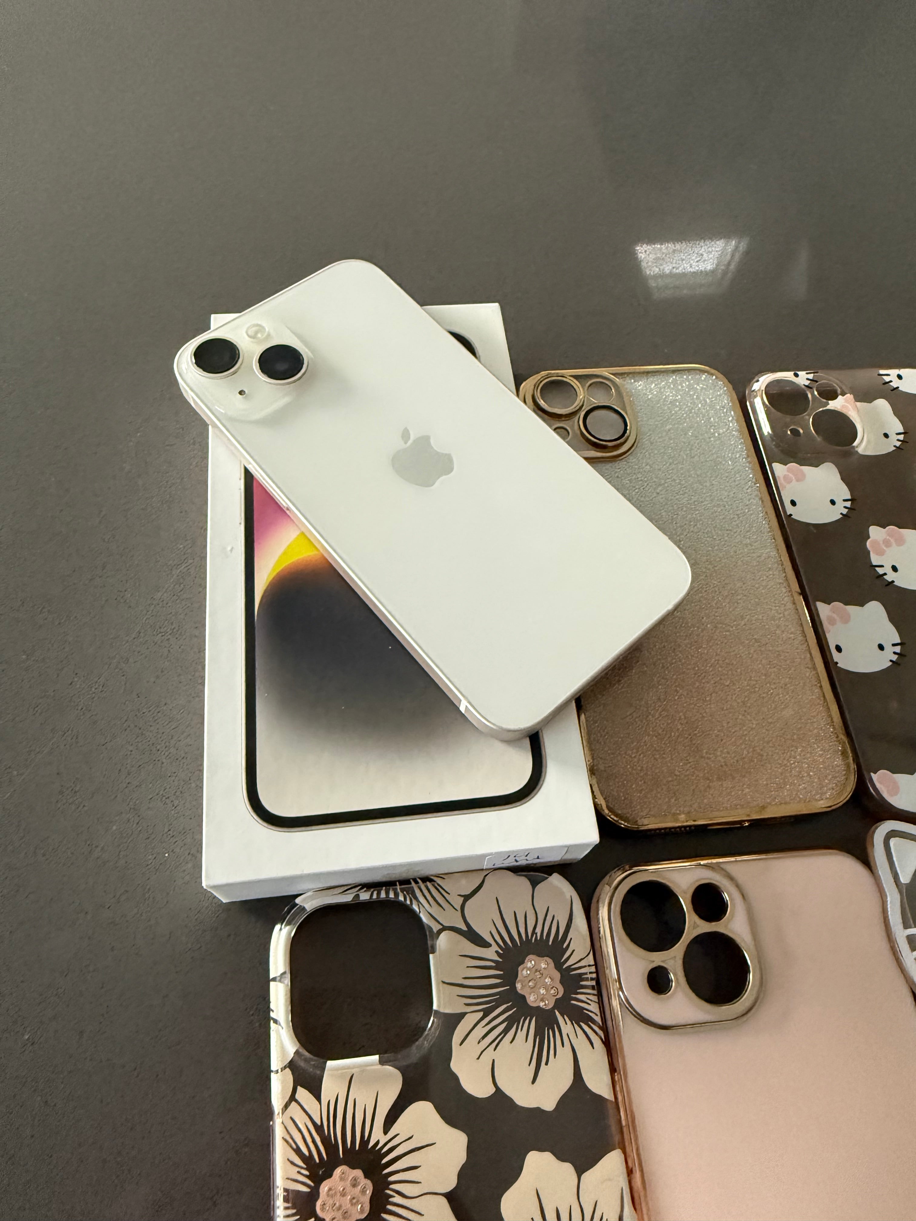iPhone 14 White 128 GB Unlocked+ 9 Cases
