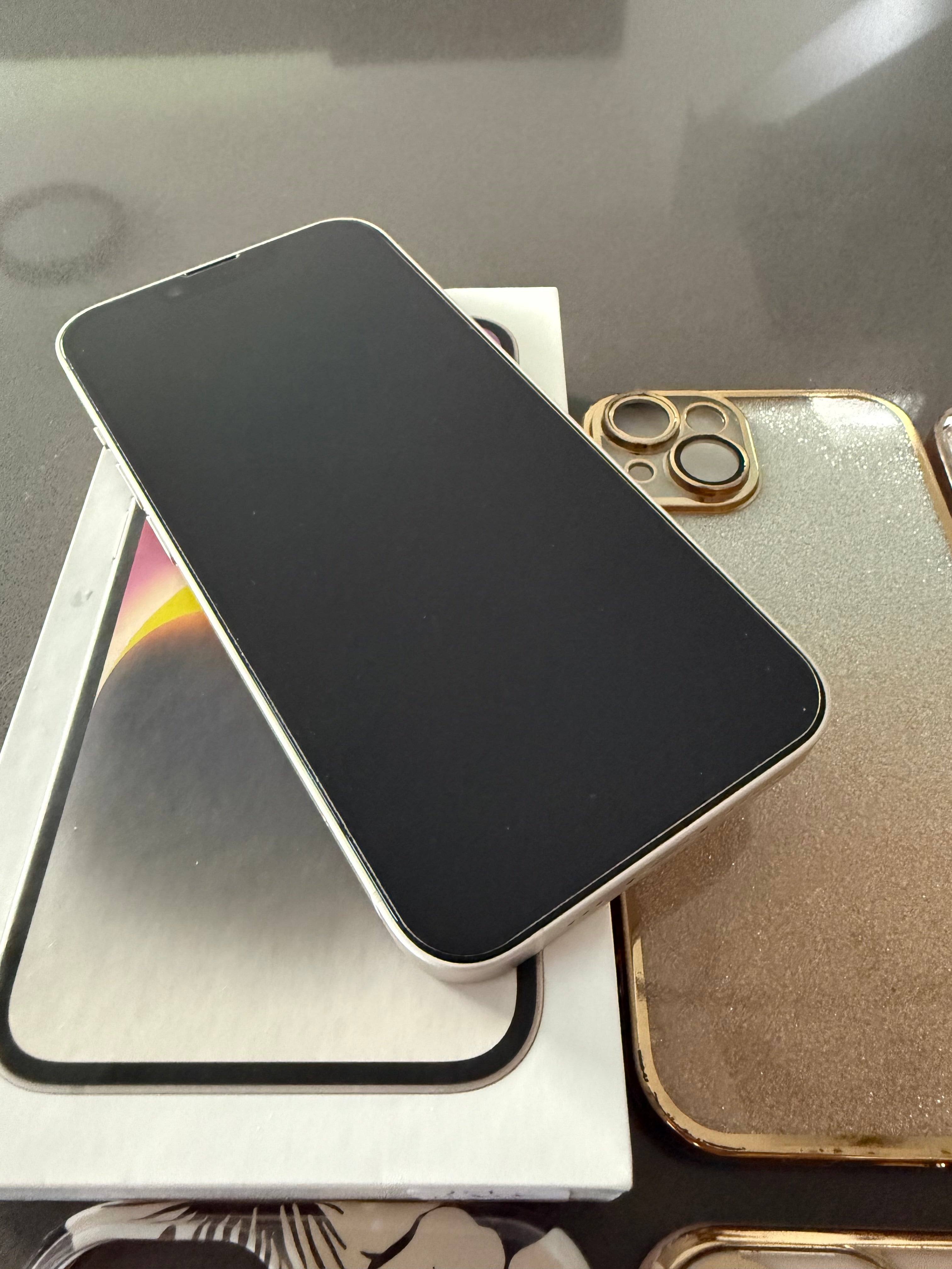 iPhone 14 White 128 GB Unlocked+ 9 Cases