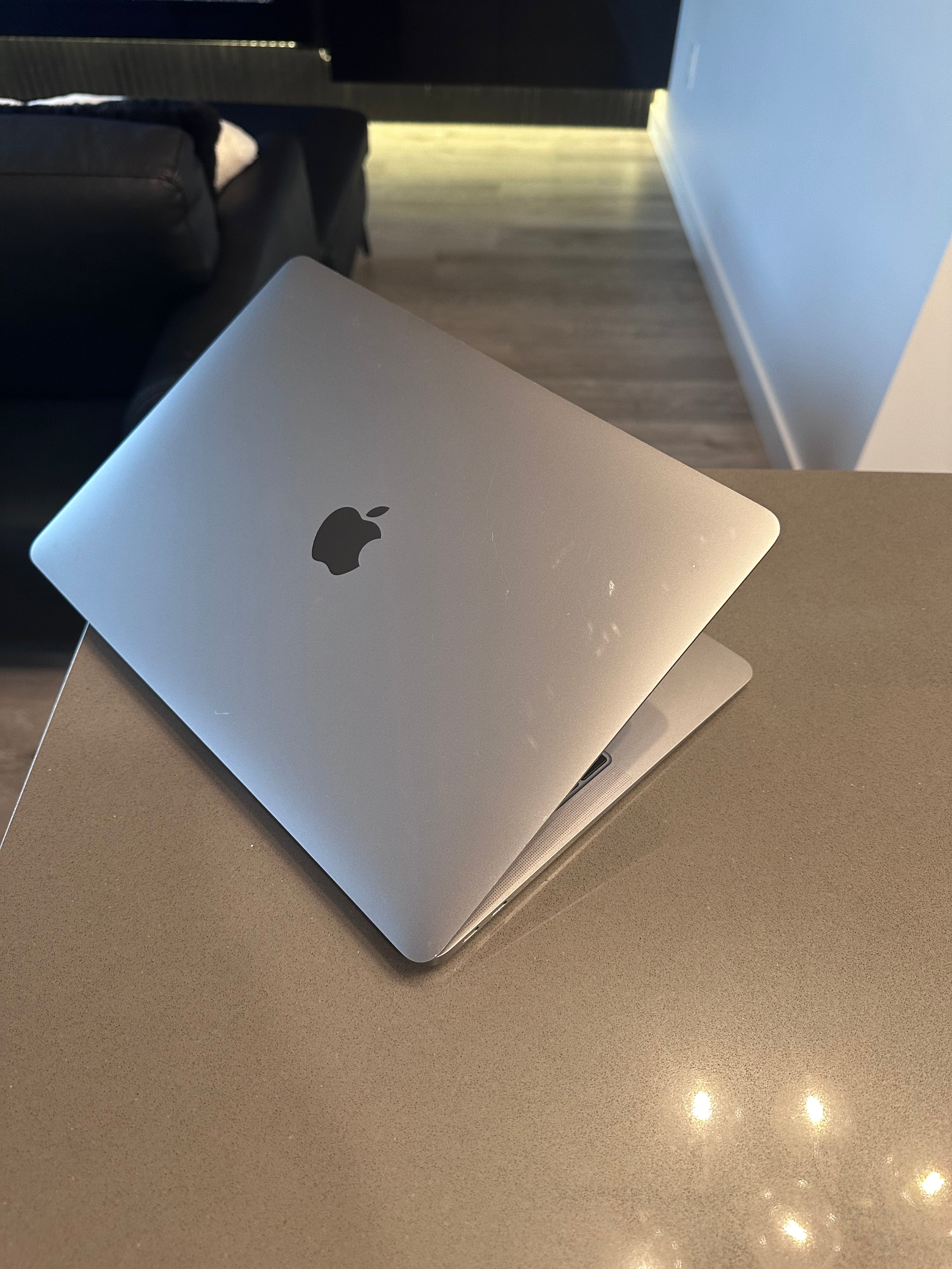 2019 Apple Macbook Air Core i5/16 GB RAM/512 GB SSD/Space Grey