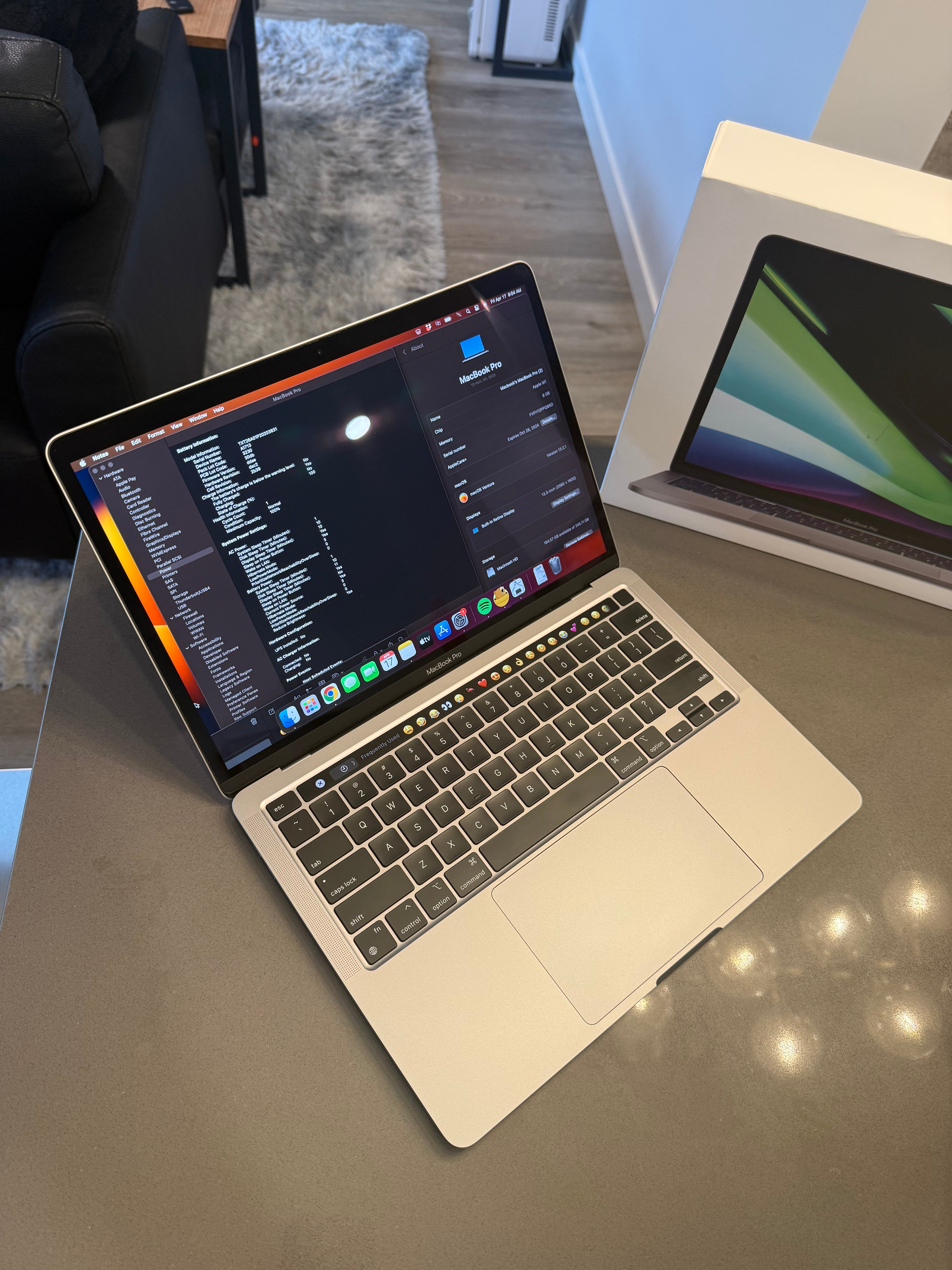 2020 Apple Macbook Pro- M1/ Touchbar / Only 1 Cycle/100%