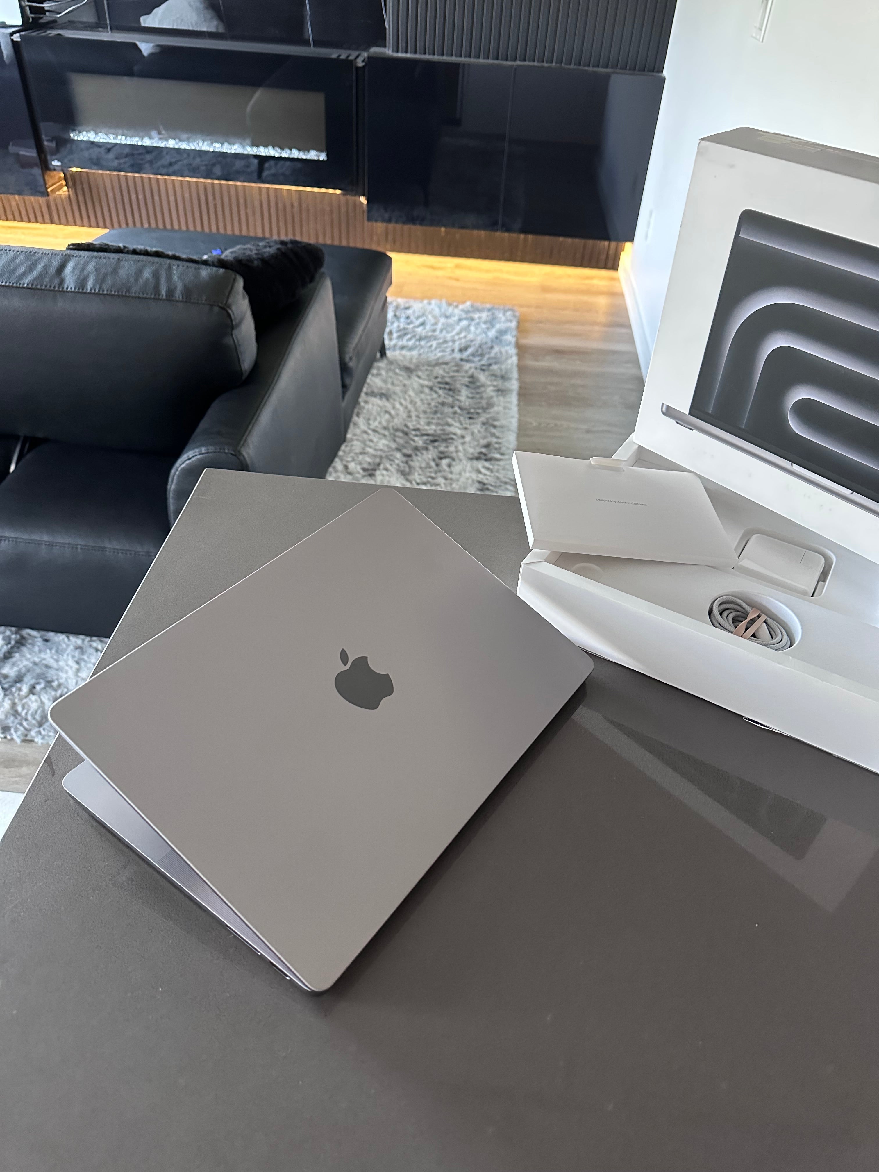 Late 2023 Apple Macbook Pro 14"/ M3 -10-Core - 8 GB - 512 GB - WARRANTY AUGUST 20, 2026