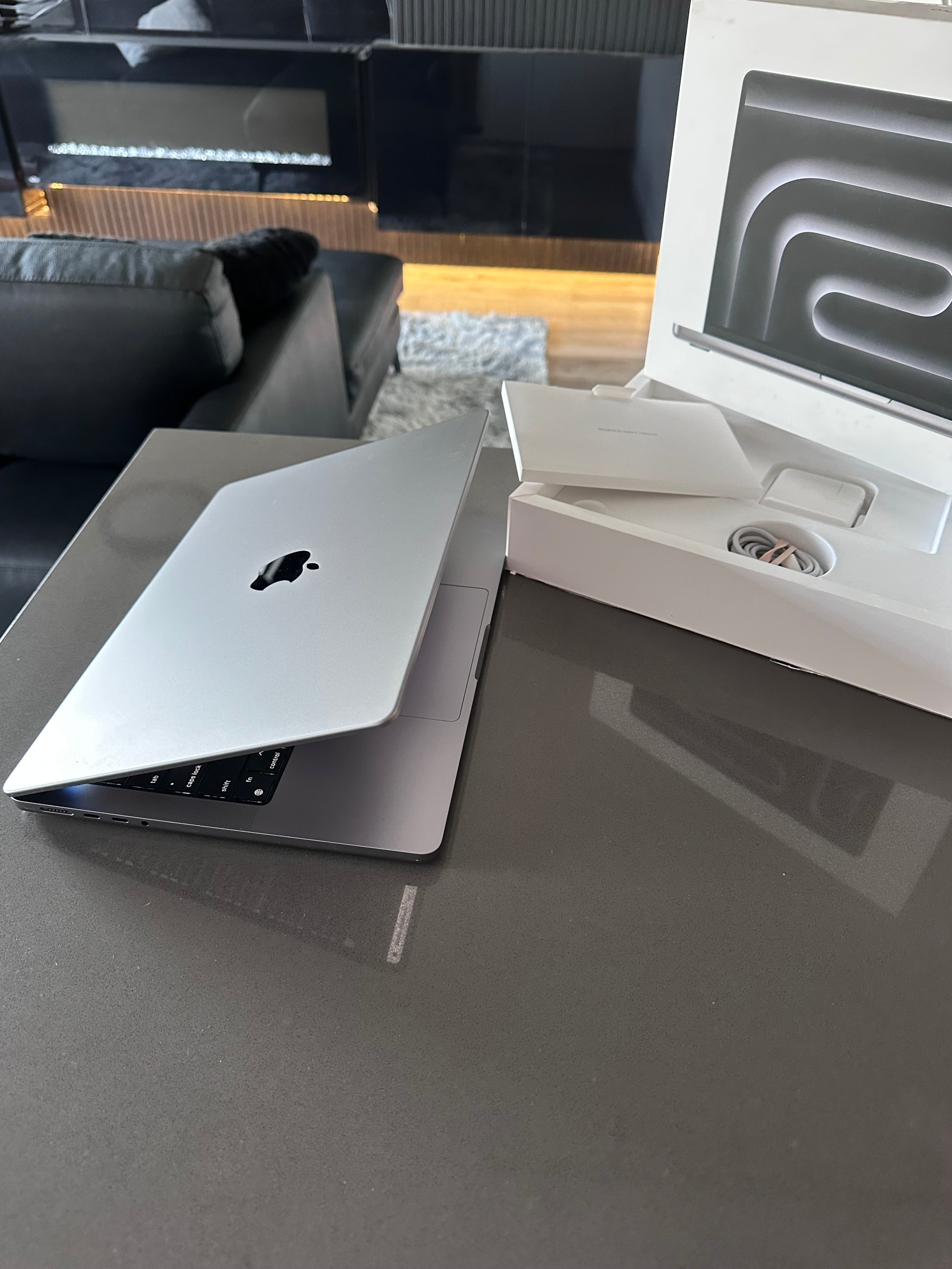 Late 2023 Apple Macbook Pro 14"/ M3 -10-Core - 8 GB - 512 GB - WARRANTY AUGUST 20, 2026