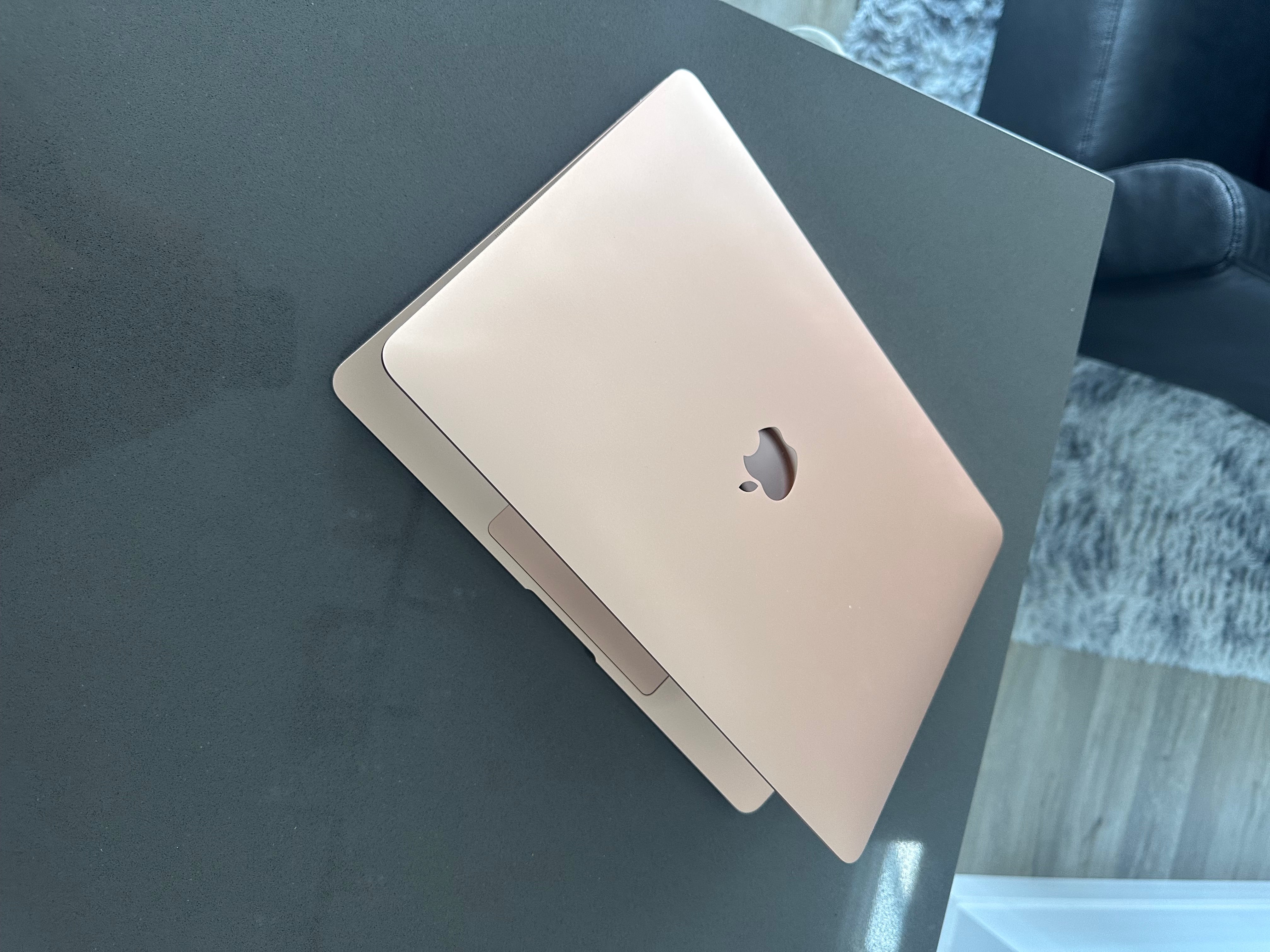 2020 Apple Macbook Air Retina / Gold -8 GB-256 GB