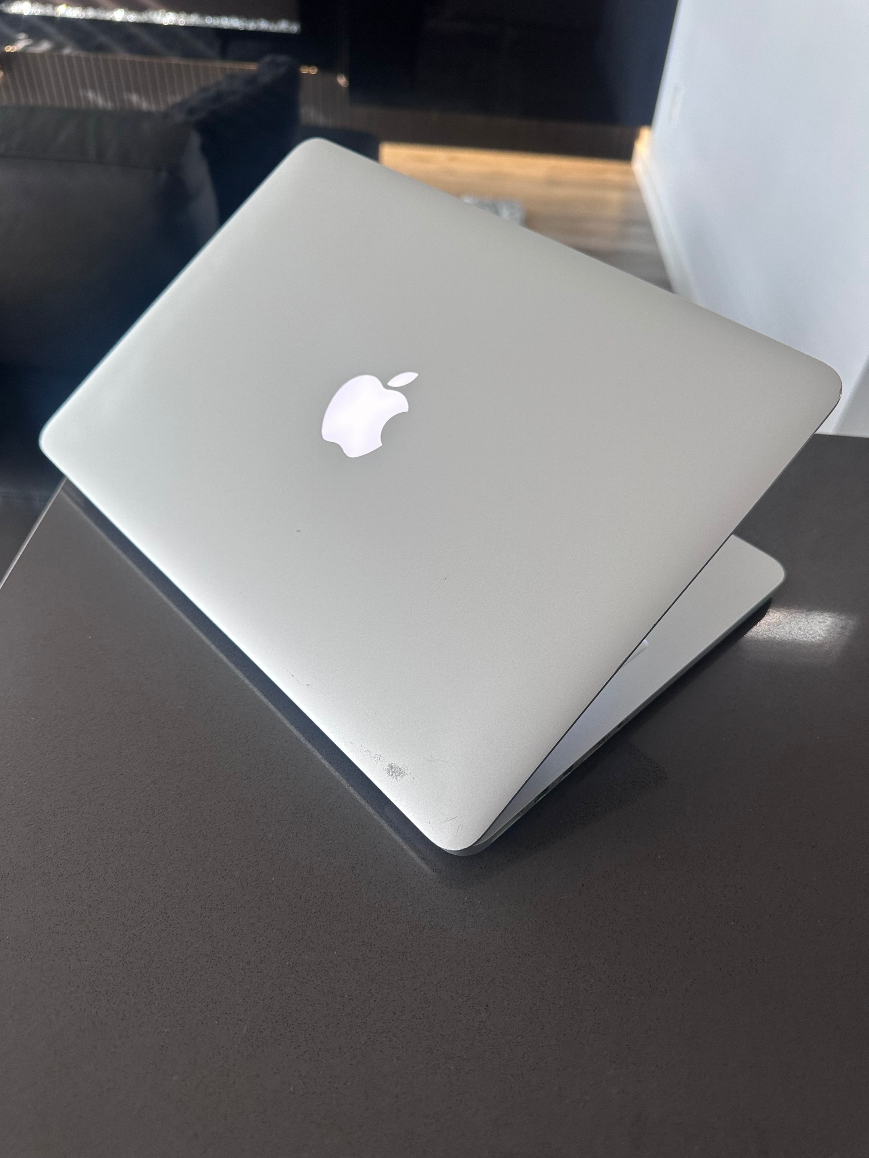 2015 Apple Macbook Pro Retina/Core i5 2.9Ghz /8 GB/ 256 GB