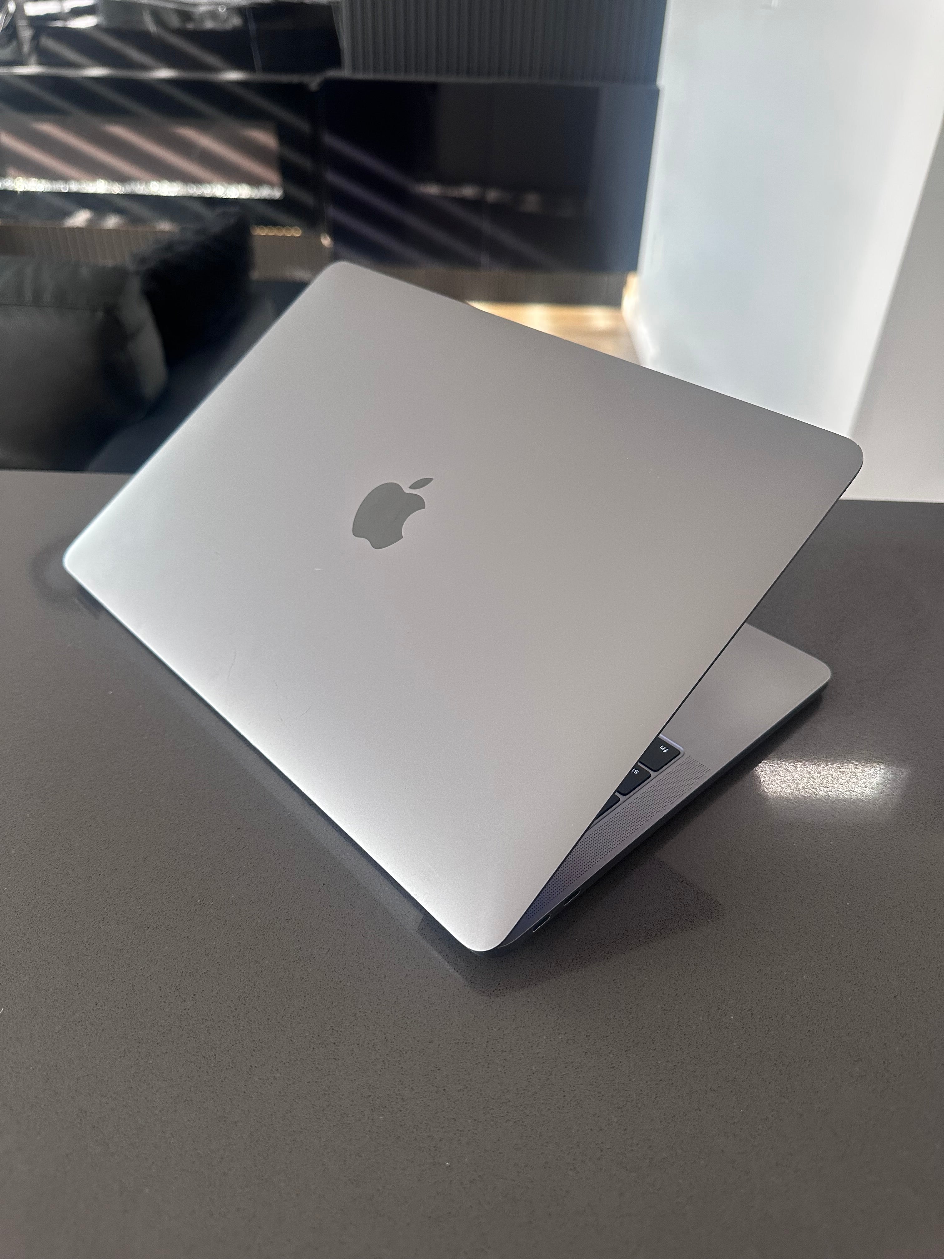 2017 Apple Macbook Pro Core i7/16 GB RAM/256 GB /&nbsp;