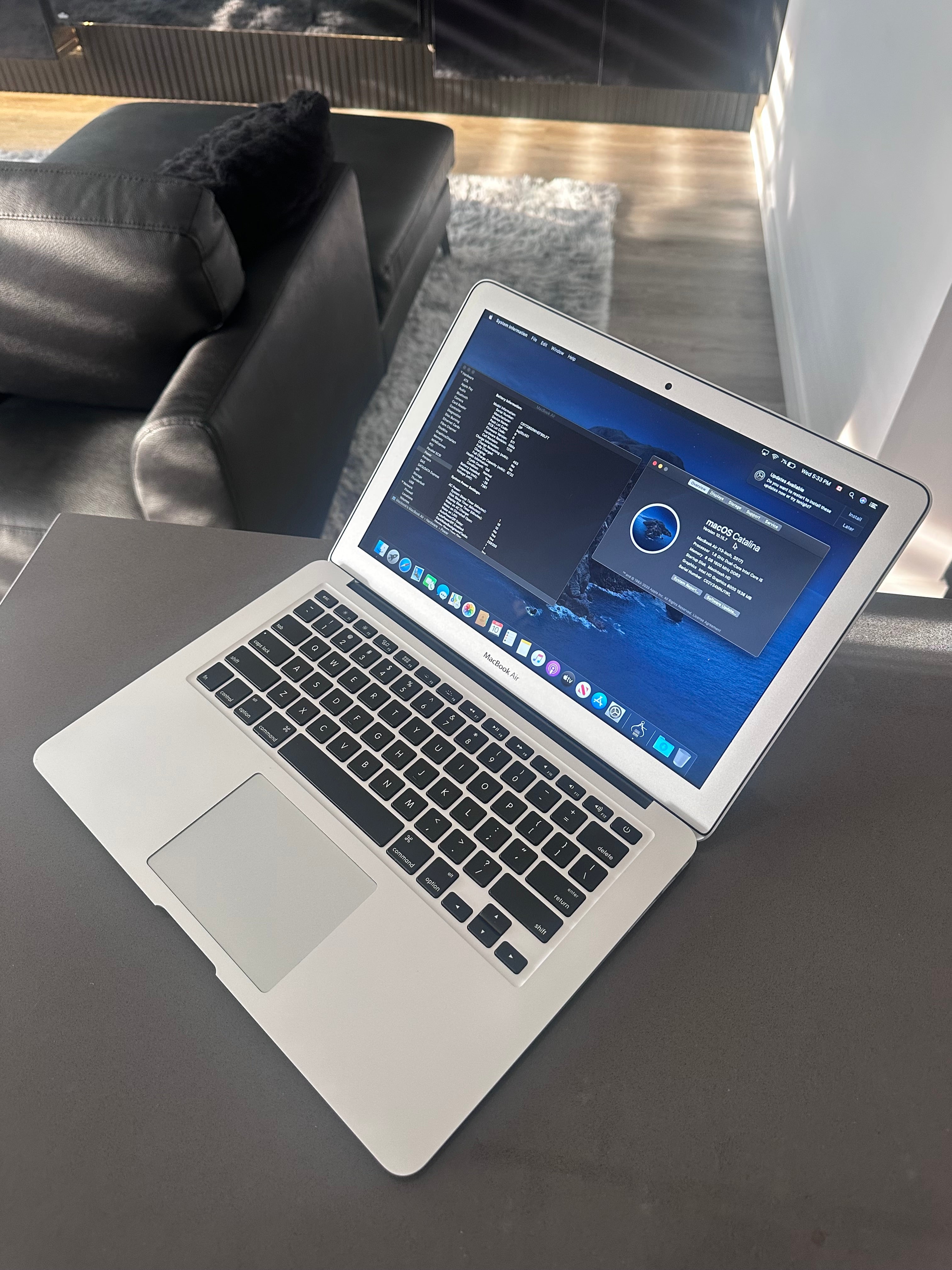 2017 Apple Macbook Air 13" /Intel Core i5/8GB RAM/158 Cycles Only!