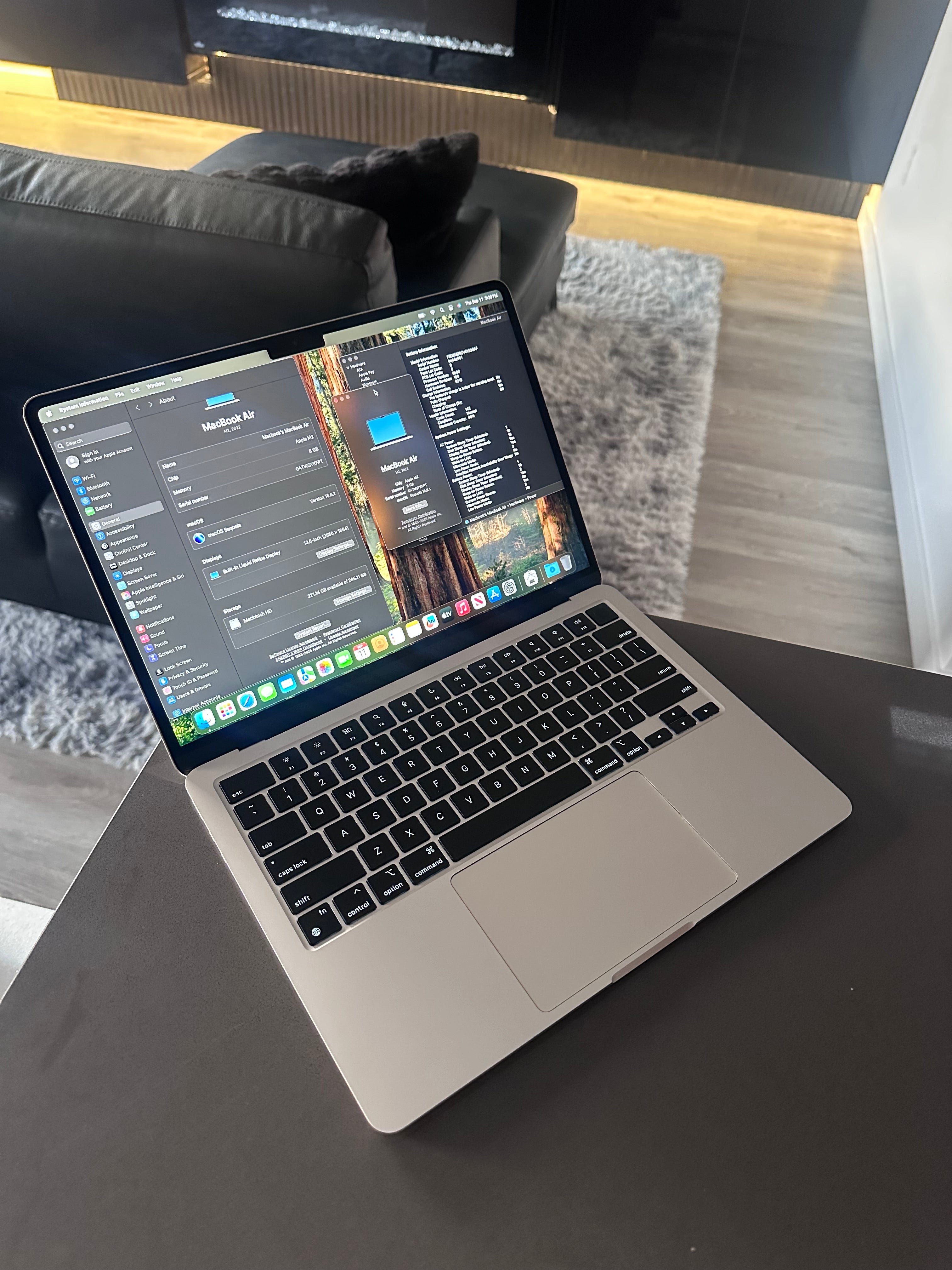 Apple Macbook Air 13.6" Starlight/ M2 - 8 CORE/macOS Sequoia