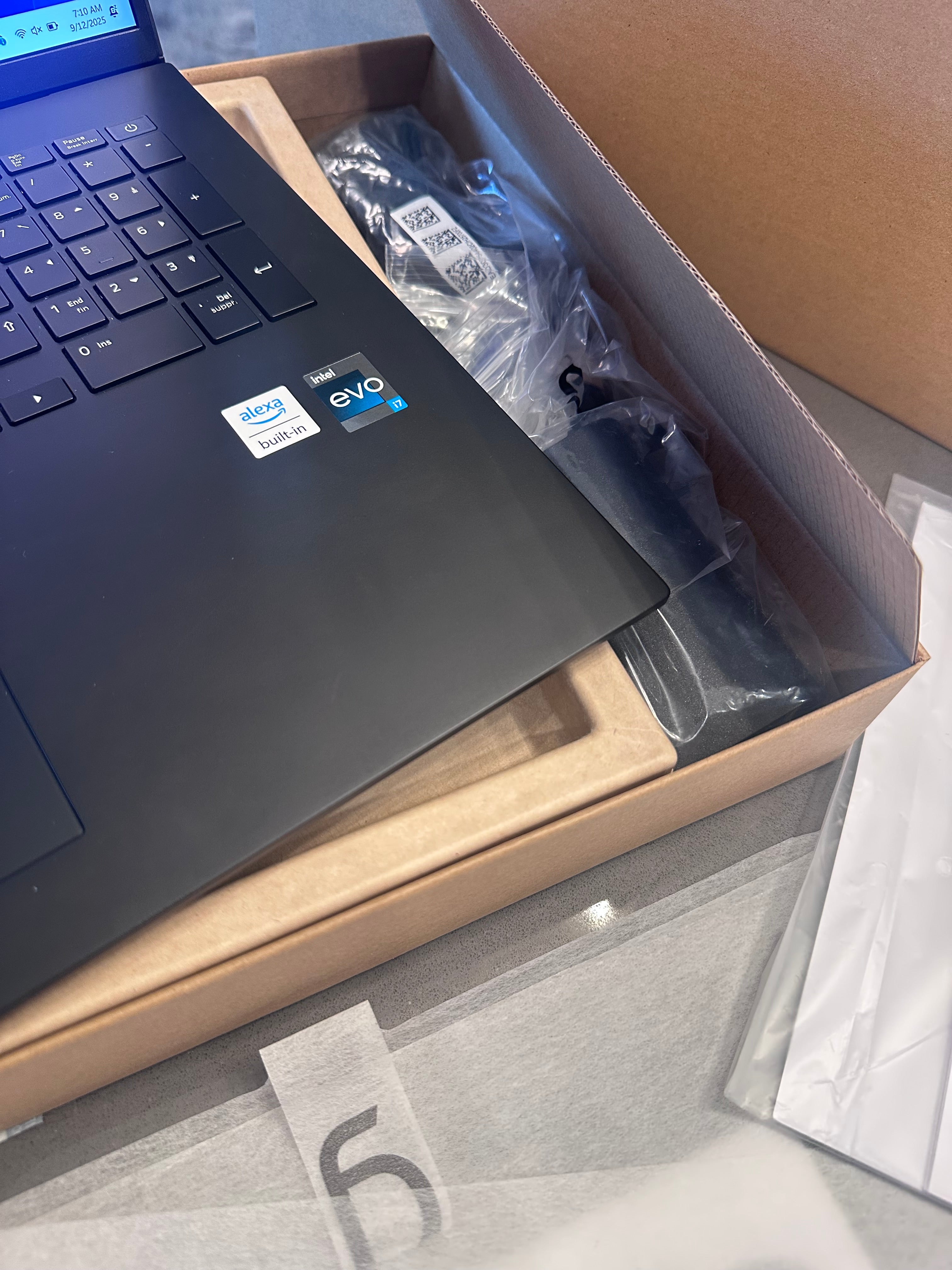 LG Gram Laptop 17" - 512GB - 12 CORE- Intel Core i7-1260P 2.1GHz - 16GB