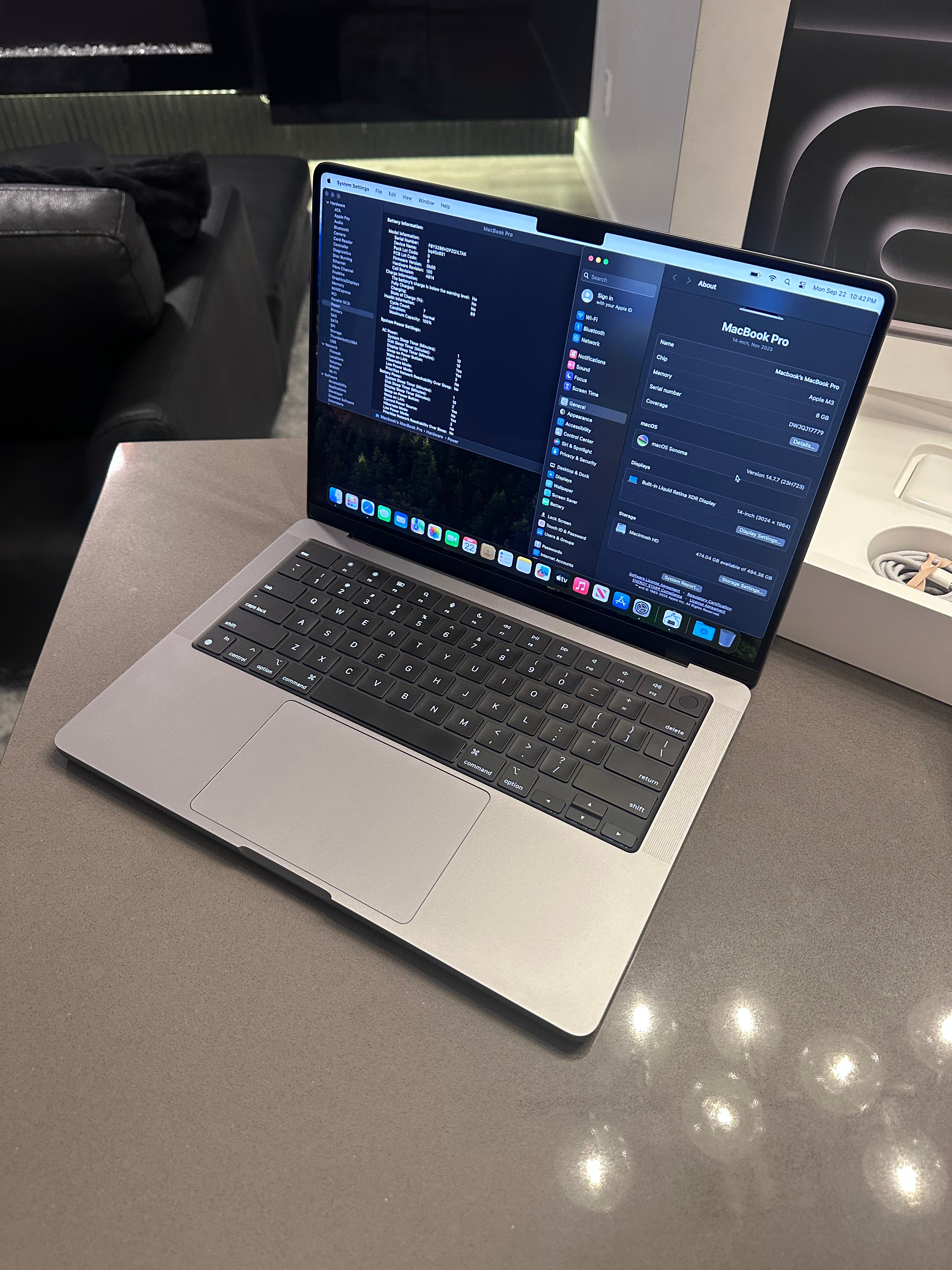 Late 2023 Apple Macbook Pro 14"/ M3 -10-Core - 8 GB - 512 GB