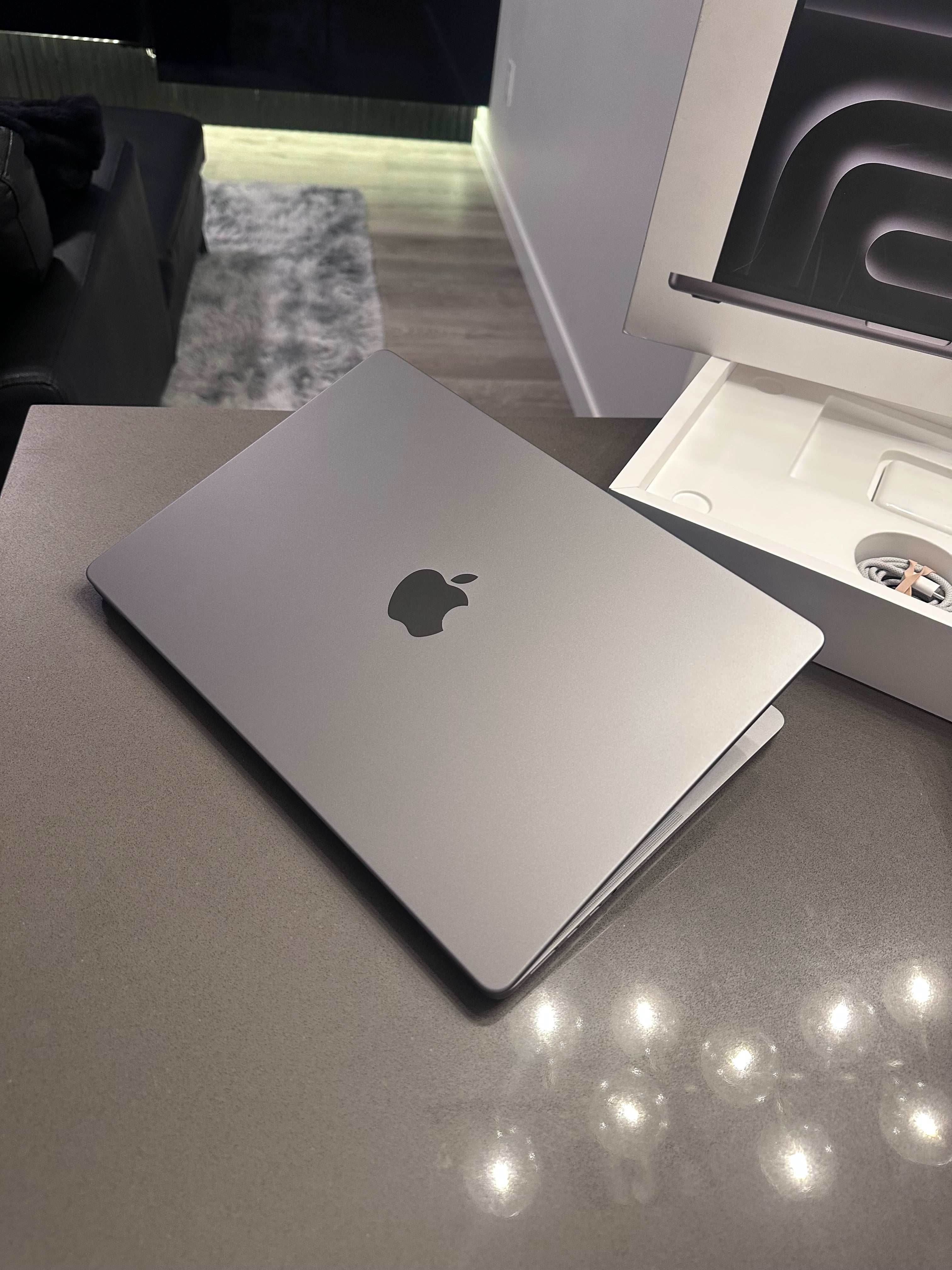 Late 2023 Apple Macbook Pro 14"/ M3 -10-Core - 8 GB - 512 GB