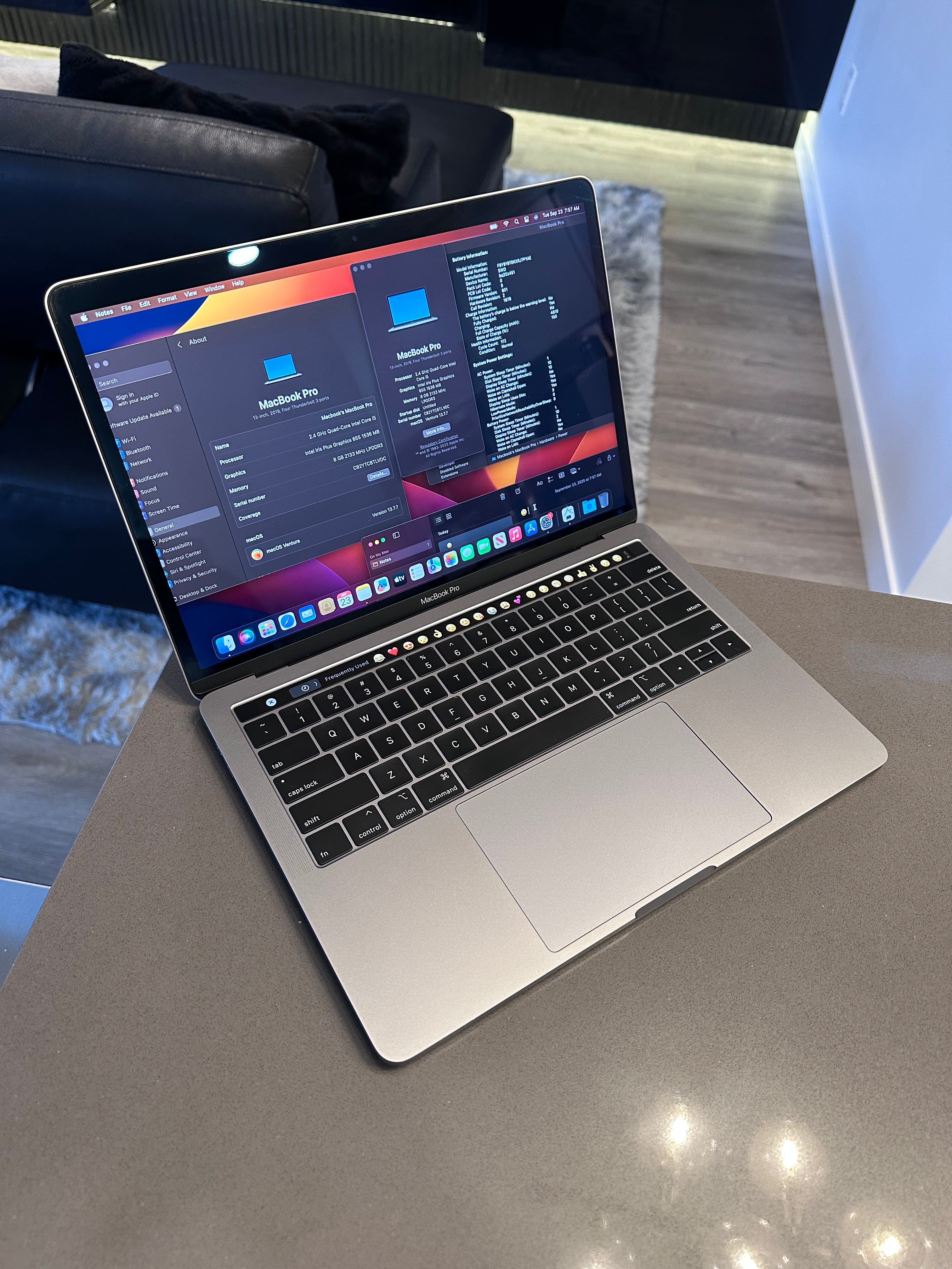 2019 Apple Macbook Pro 13.3"/ Touchbar - Intel QUAD Core -Space Grey
