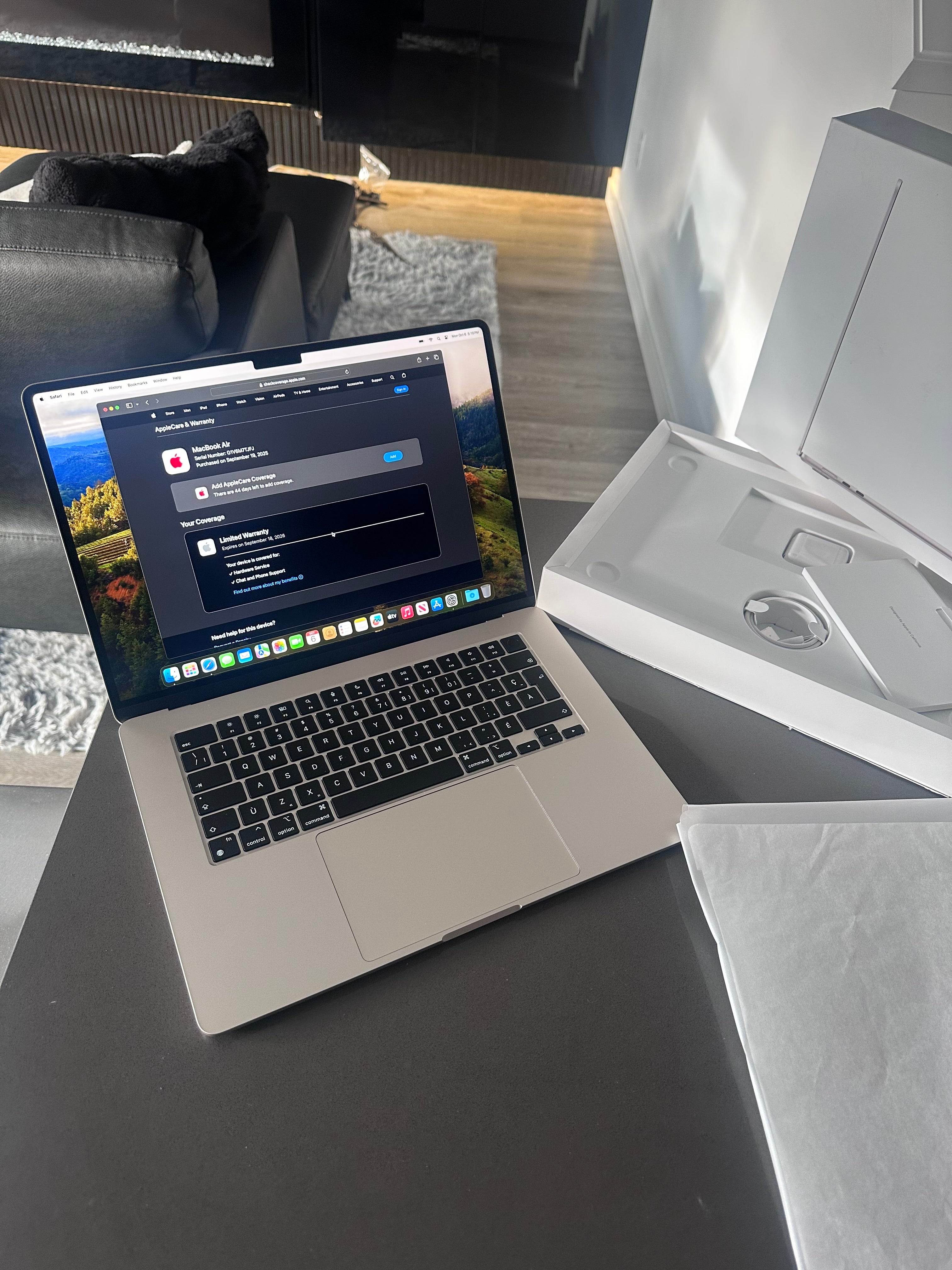 2024 Apple Macbook Air 15.3"- M3/16GB/Warranty Sept 2026