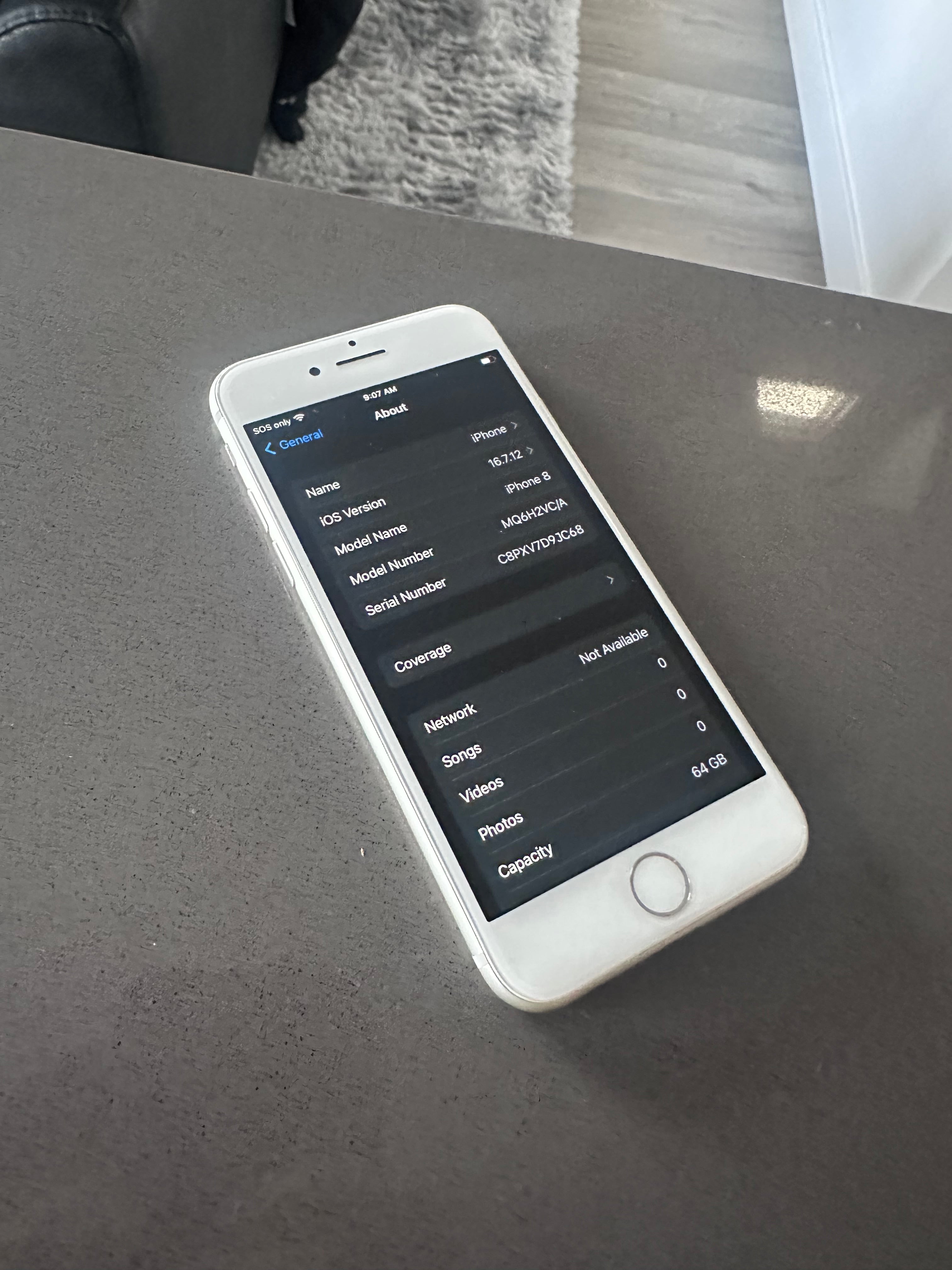 Unlocked Apple iPhone 8 Smartphone - Silver- 10/10 Condition/64GB