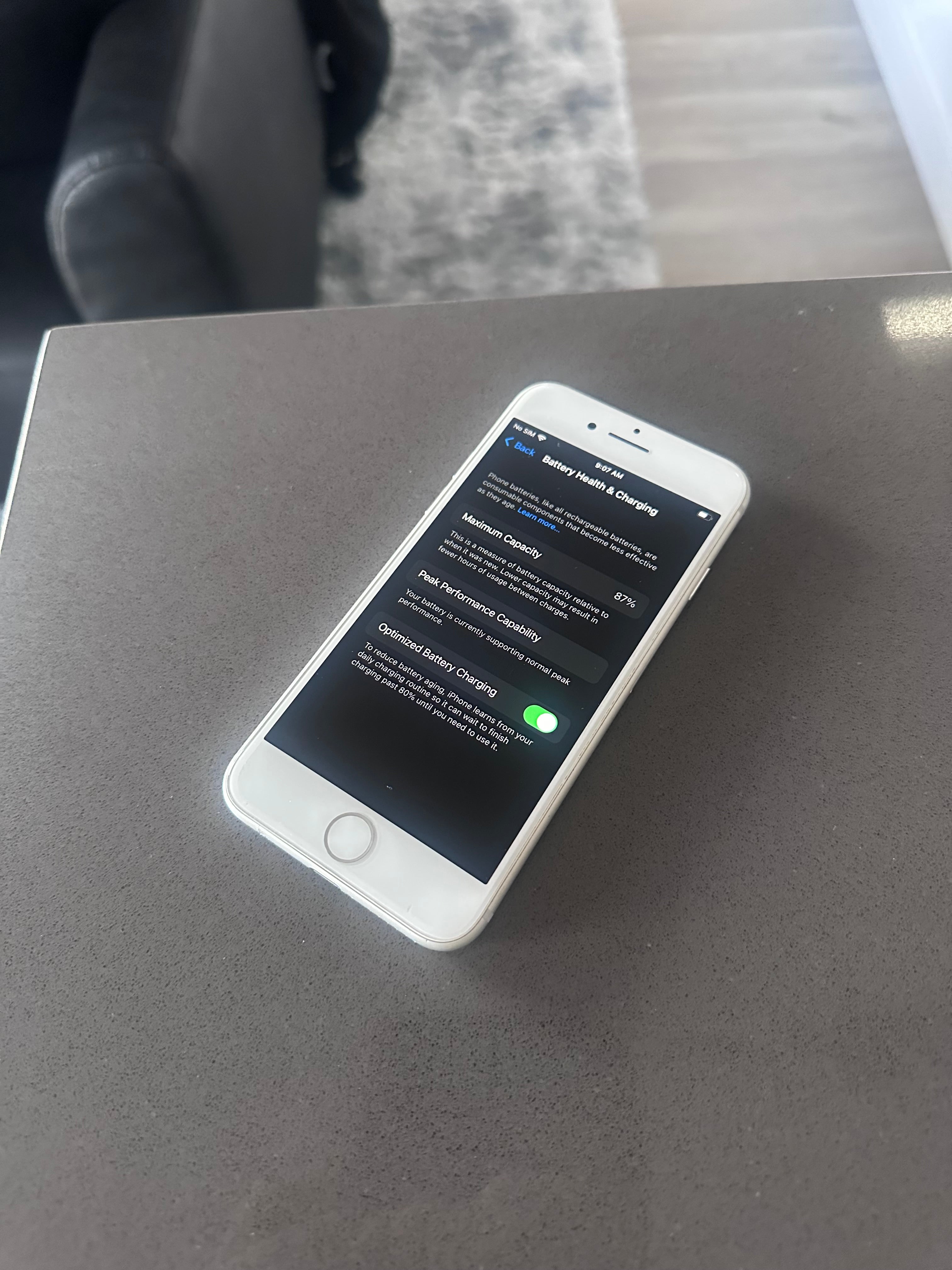 Unlocked Apple iPhone 8 Smartphone - Silver- 10/10 Condition/64GB