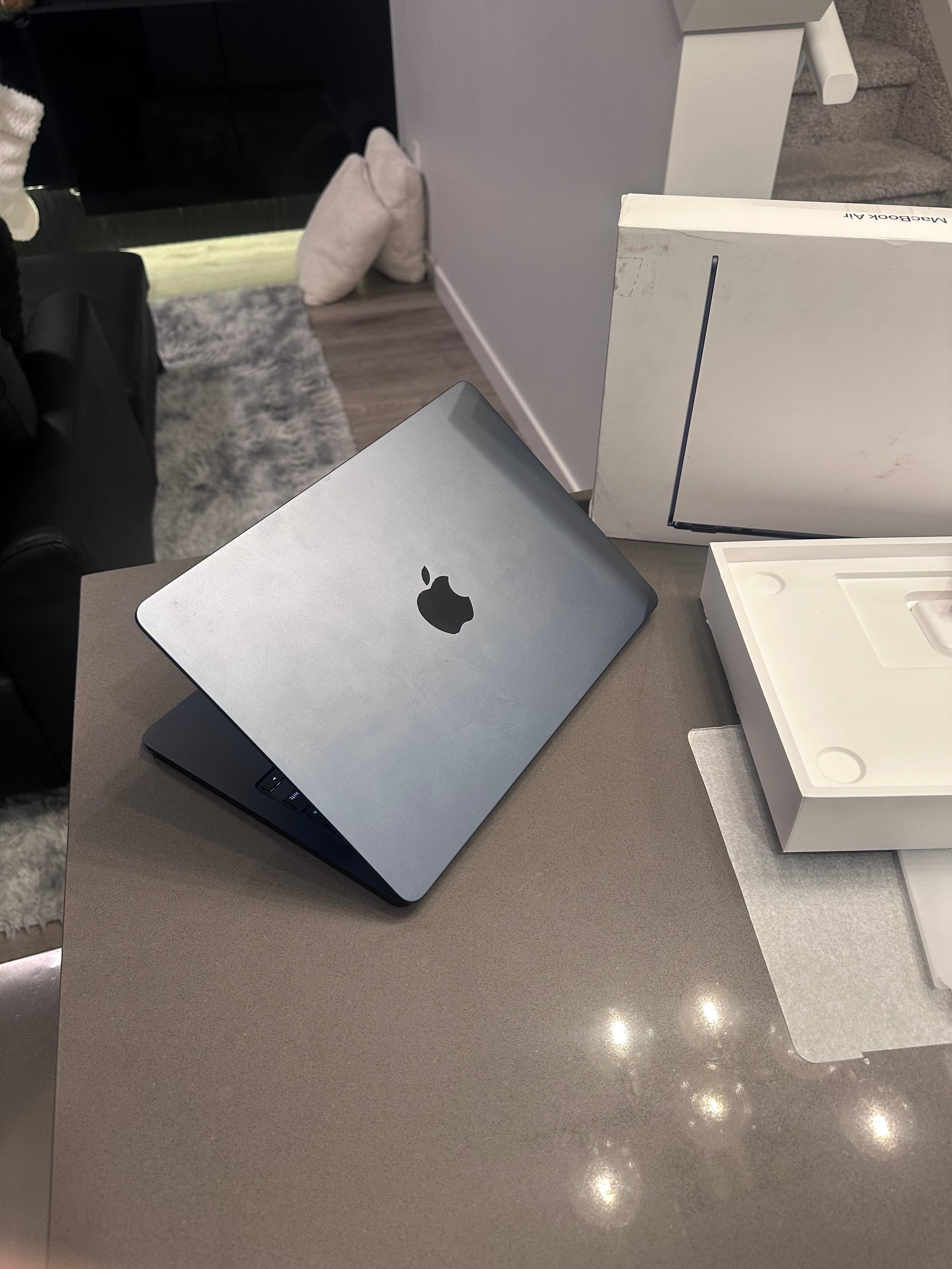 2024 Apple Macbook Air 13.6"/ M3/100% Battery/12 Cycle!/WARRANTY Nov 4, 2026