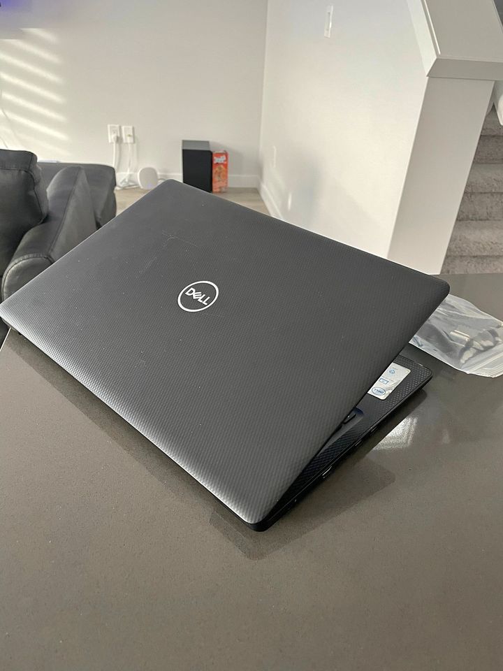 Dell Inspiron 15 Laptop / Intel i5 QUAD Core/1TB/8GB Ram - thelaptopshop.ca