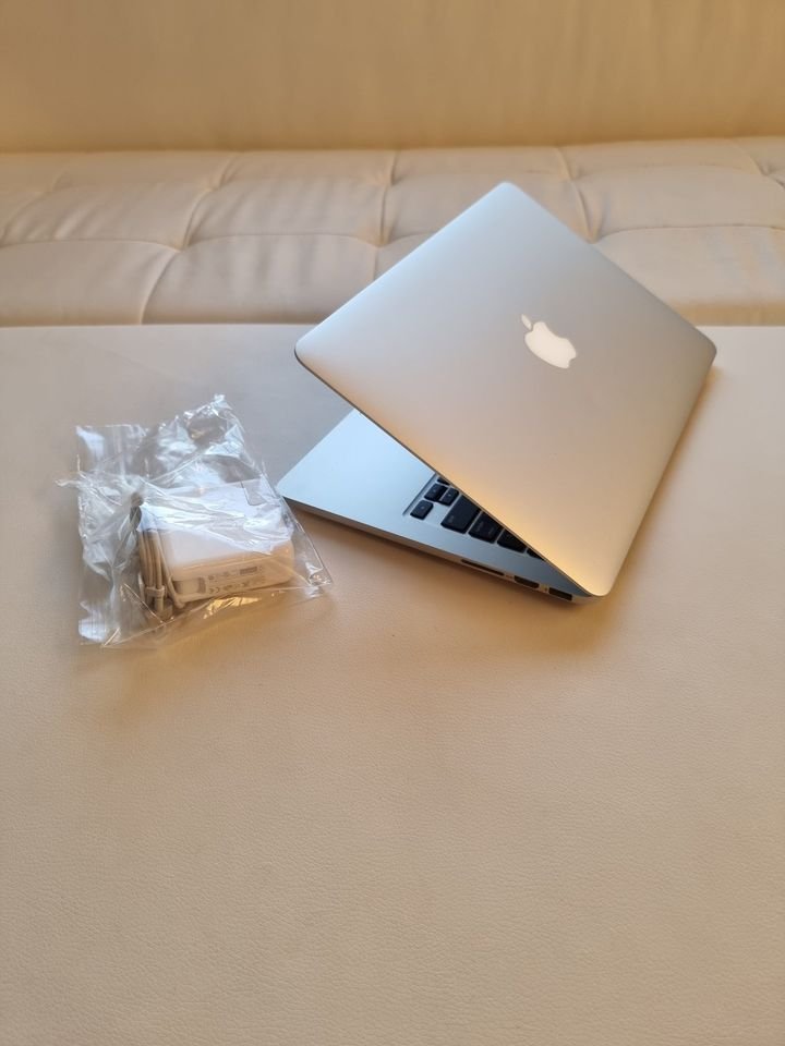 2015 Apple Macbook Pro Retina - Core i5 - 8GB Ram - thelaptopshop.ca