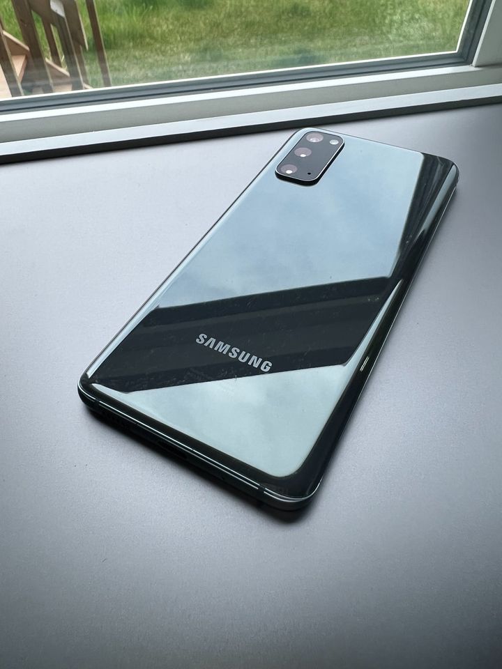 Samsung S20 5G - Cosmic Grey - 128GB - UNLOCKED –