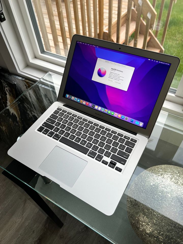 2017 Apple Macbook Air - Intel Core i5 - 8GB RAM- macOS Monterey
