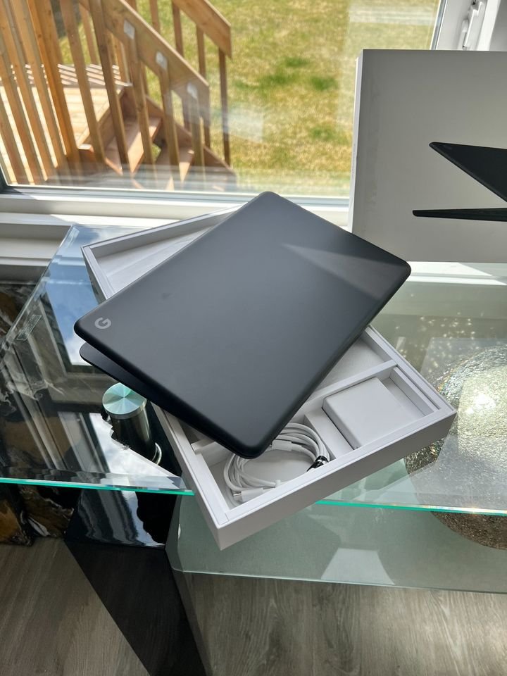 Google GA00519-US Pixelbook Go 13.3" Chromebook - Just Black - Core m3 - 8GB RAM - thelaptopshop.ca