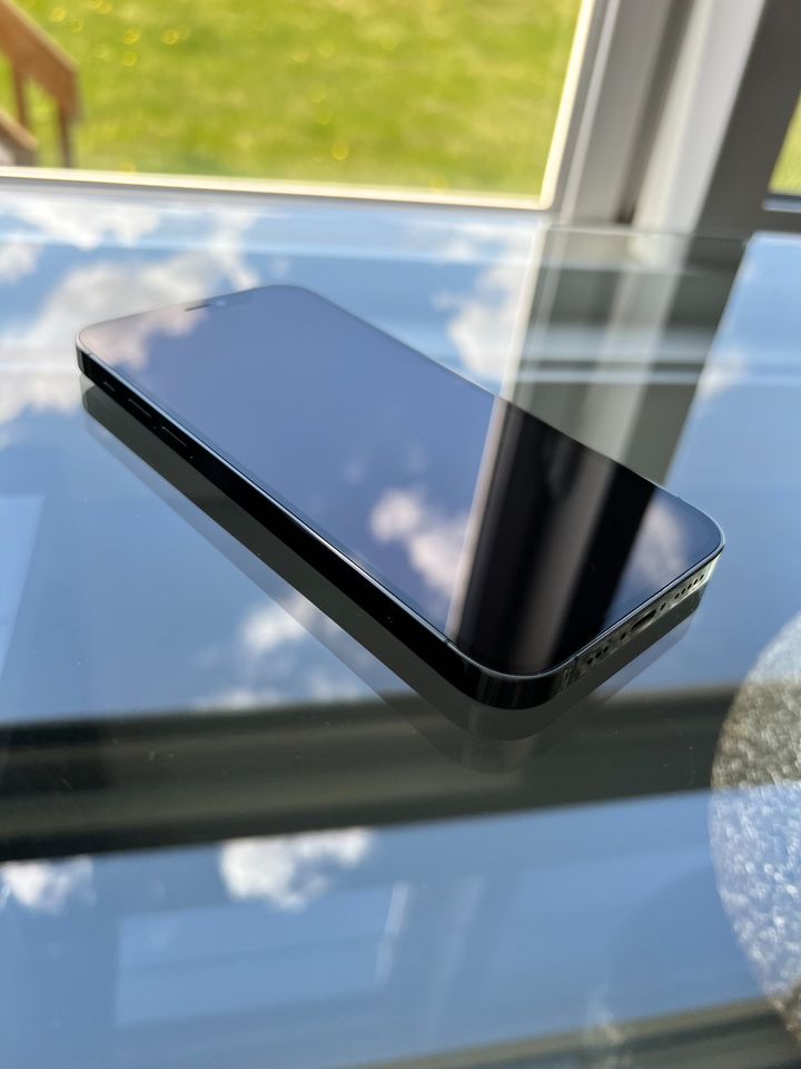 iPhone 12 Pro- Unlocked - Space Grey- 128 GB - Excellent Condition - thelaptopshop.ca