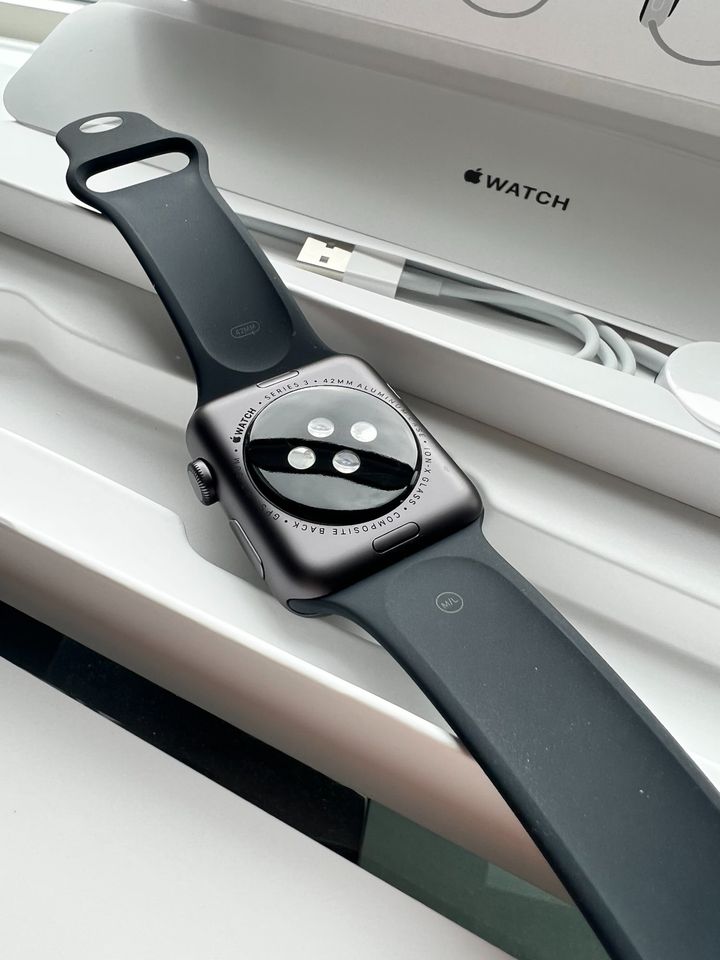 Apple Watch Series 3 (GPS) 3rd Gen - 42mm Space Grey