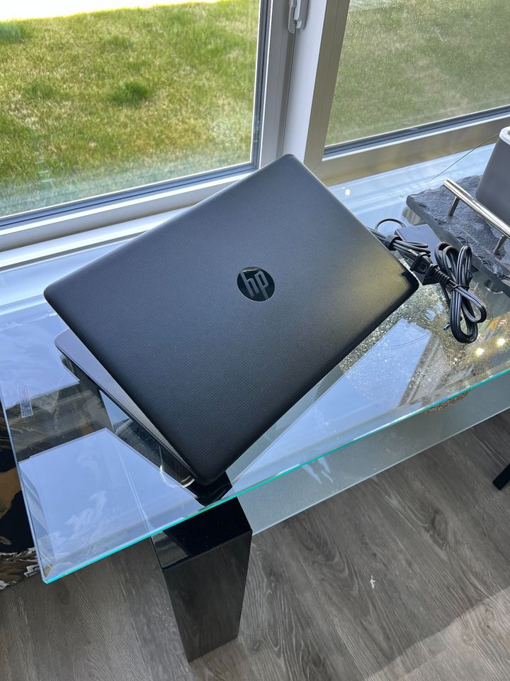 HP 15.6" HD Laptop - Intel Core i3 - 1 TB - Windows 10 - thelaptopshop.ca