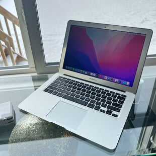 2015 Apple Macbook Air - 13.3"- Core i5 - Microsoft Office