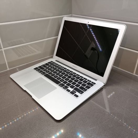 2015 Apple Macbook Air - 13.3"- Core i5 - 8GB RAM -Upgradable Free Monterey - thelaptopshop.ca