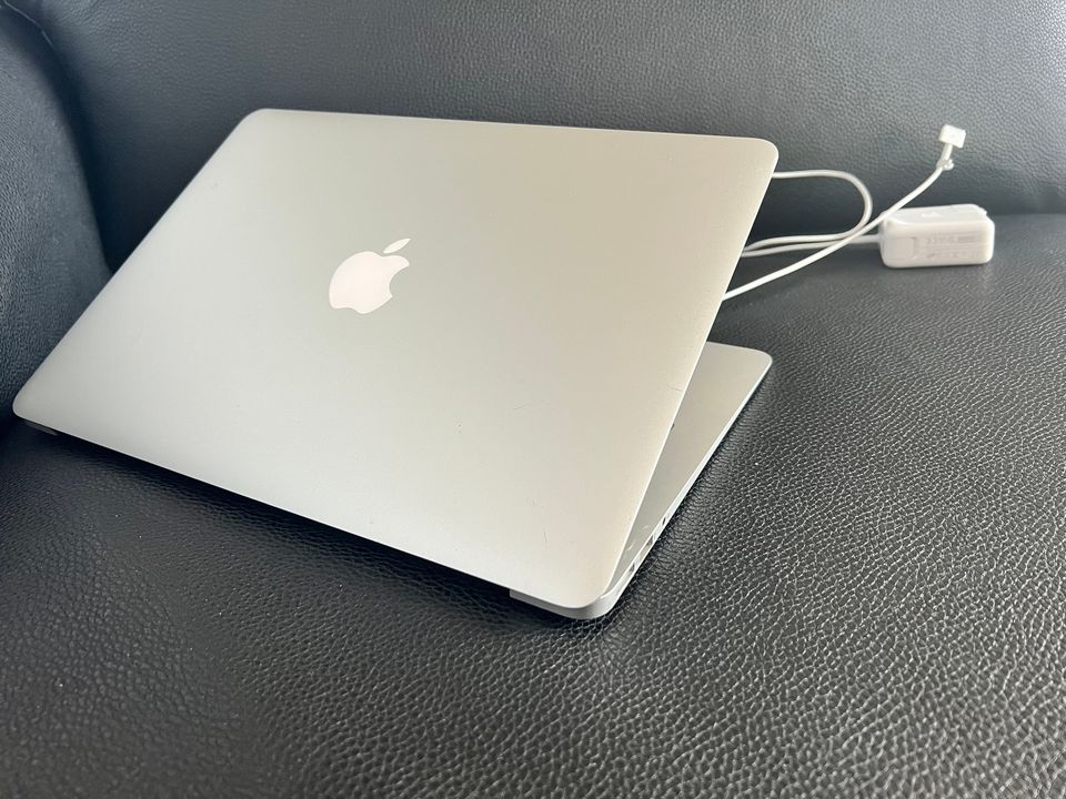 2013 Apple Macbook Air - 13.3"- Core i5 - 256GB SSD- Big Sur - thelaptopshop.ca