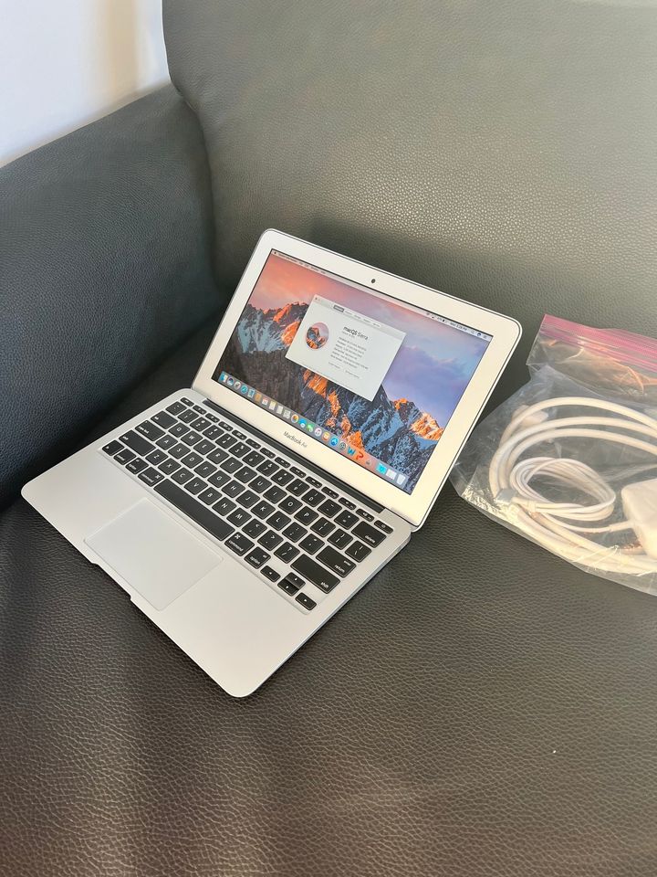 2013 Apple Macbook Air 11" - Intel Core i5 - 153 Battery Cycles - thelaptopshop.ca