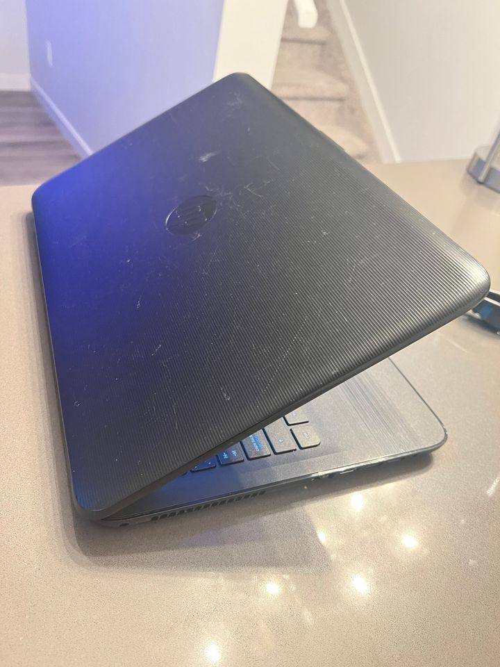 HP Pavilion 15.6" HD Laptop Intel i5 7th Gen/ 1TB/8GB RAM/Intel HD 620 - thelaptopshop.ca