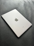iPad 9.7" 6th Gen - 32 GB - 10/10 Condition.