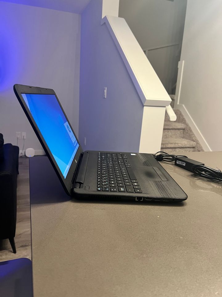HP Pavilion 15.6" HD Laptop Intel i5 7th Gen/ 1TB/8GB RAM/Intel HD 620 - thelaptopshop.ca