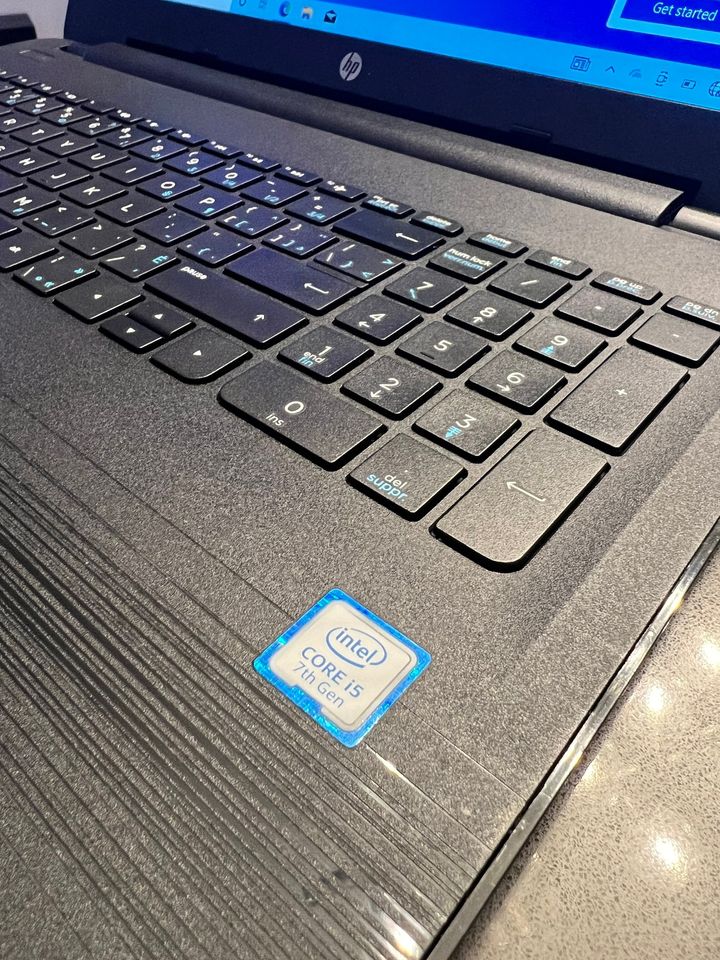 HP Pavilion 15.6" HD Laptop Intel i5 7th Gen/ 1TB/8GB RAM/Intel HD 620 - thelaptopshop.ca