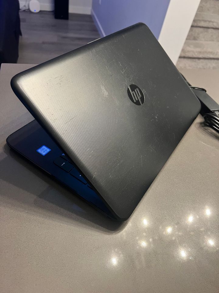 HP Pavilion 15.6" HD Laptop Intel i5 7th Gen/ 1TB/8GB RAM/Intel HD 620 - thelaptopshop.ca