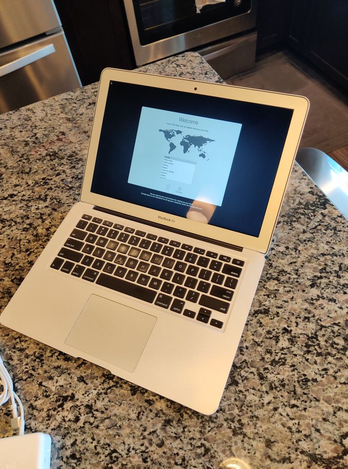 Apple Macbook Air 13.3" - 2015 - Intel Core i5 - SSD- Microsoft Office - thelaptopshop.ca