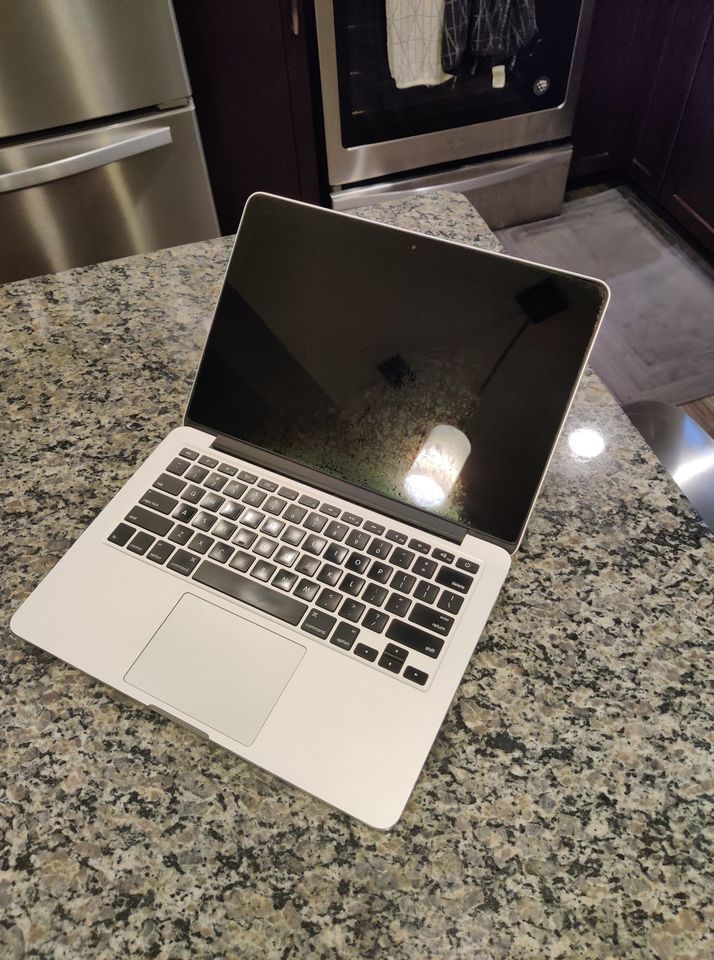 Apple Macbook Pro 13" Retina 2015 - Intel Core i5 2.7 Ghz- 8GB Ram- SSD - thelaptopshop.ca